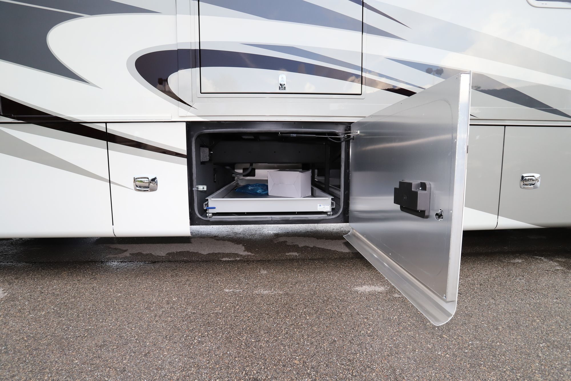 New 2021 Tiffin Motor Homes Phaeton 40QBH Class A  For Sale