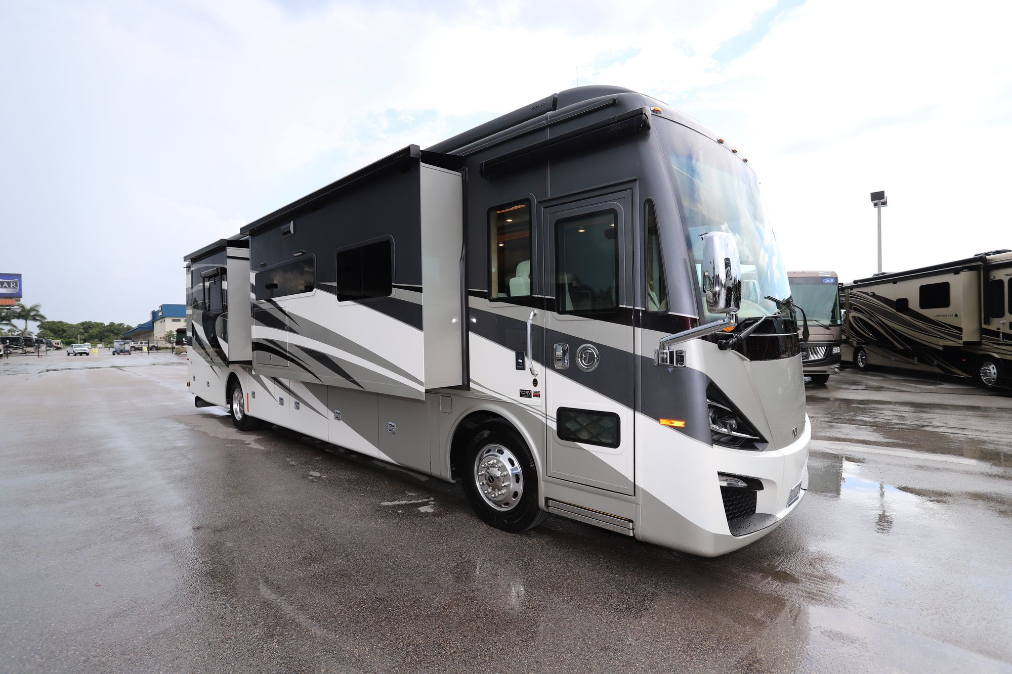 New 2021 Tiffin Motor Homes Phaeton 40QBH Class A  For Sale