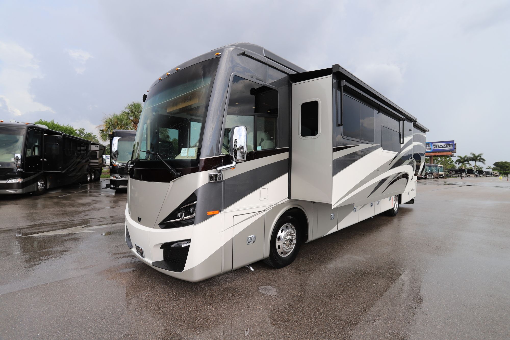 New 2021 Tiffin Motor Homes Phaeton 40QBH Class A  For Sale