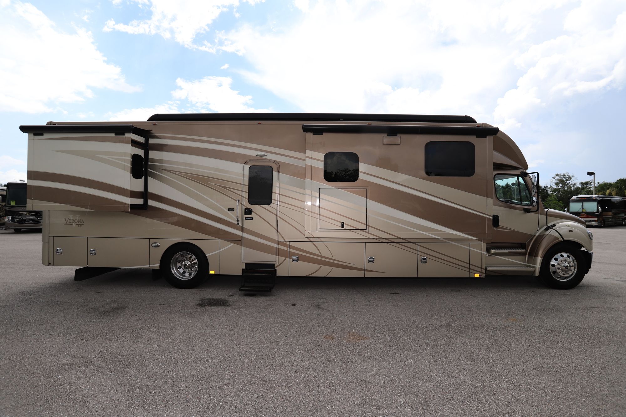 Used 2017 Renegade Rv Verona Le 40LTS Super C  For Sale