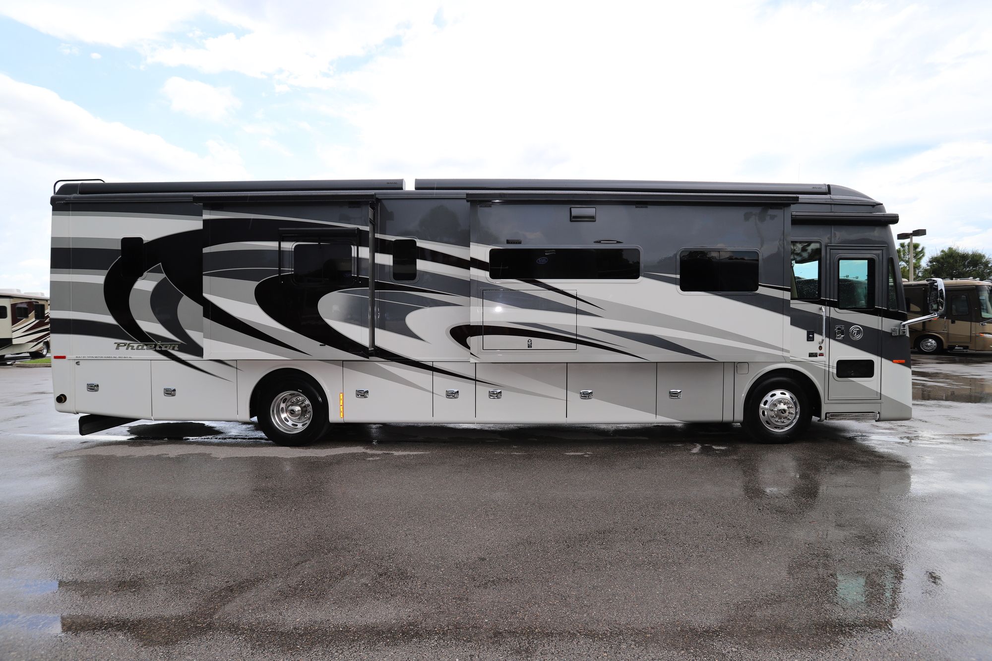 New 2021 Tiffin Motor Homes Phaeton 40QBH Class A  For Sale