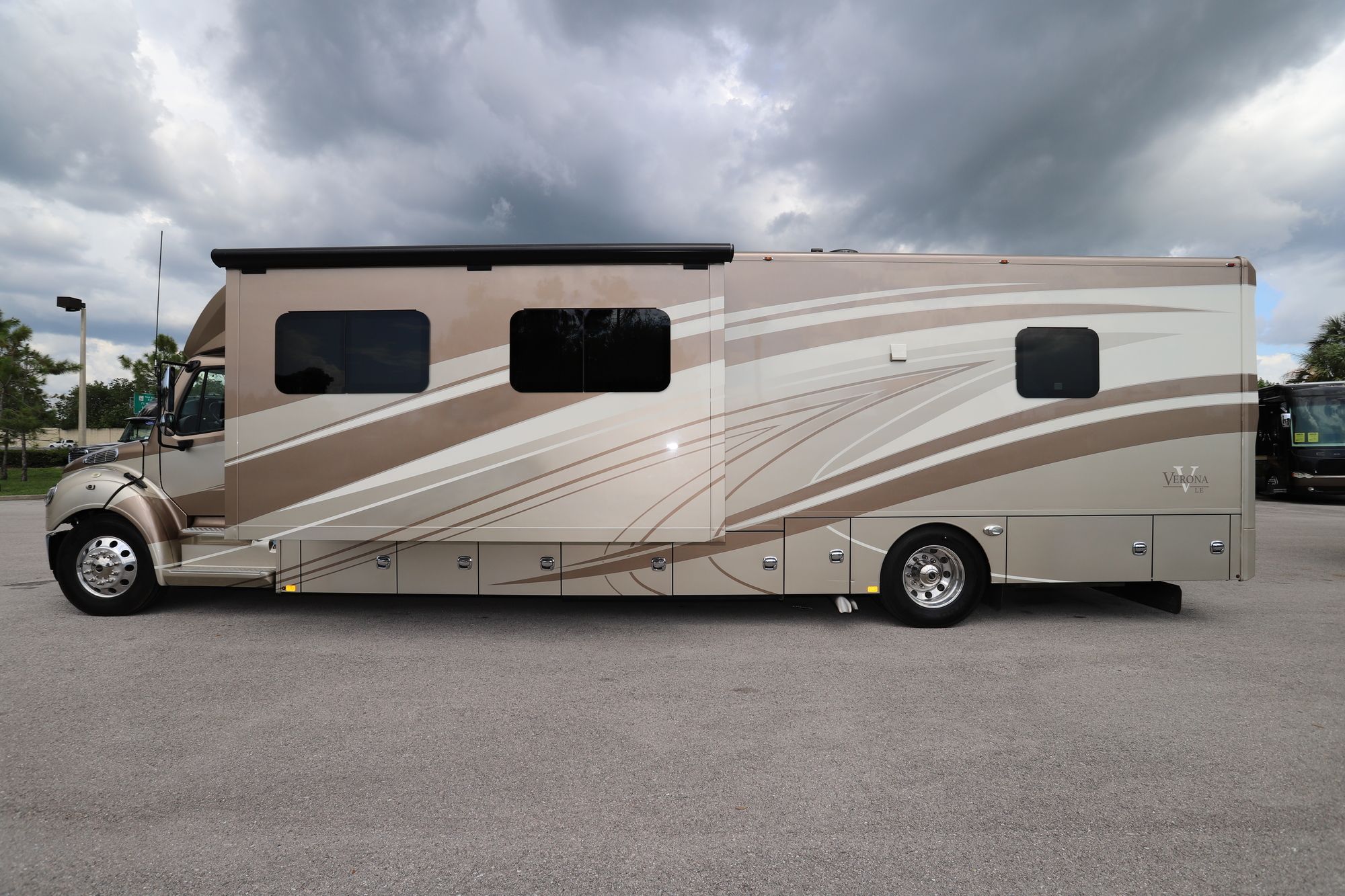 Used 2017 Renegade Rv Verona Le 40LTS Super C  For Sale