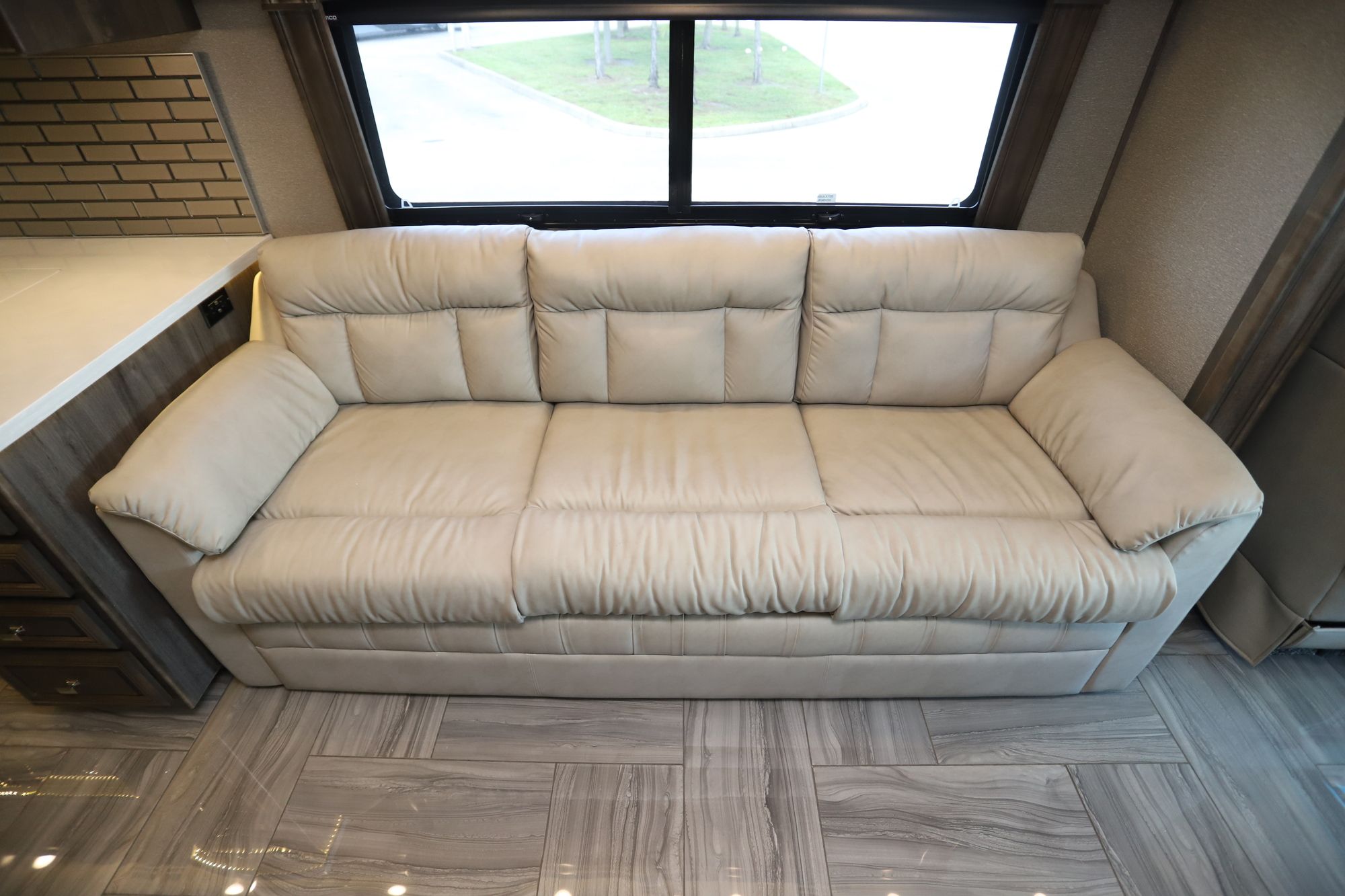 Used 2019 Fleetwood Discovery 40D Class A  For Sale