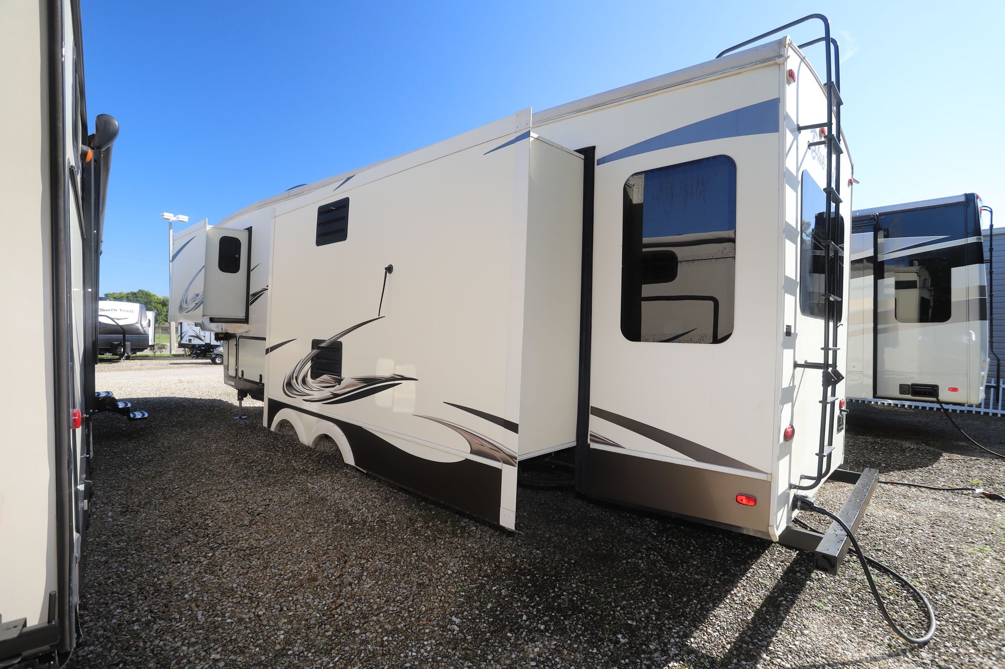 Used 2015 Forest River Blue Ridge 3025RL Fifth Wheel  For Sale