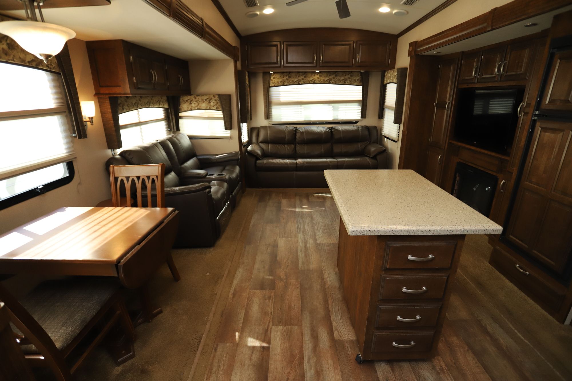 Used 2015 Forest River Blue Ridge 3025RL Fifth Wheel  For Sale