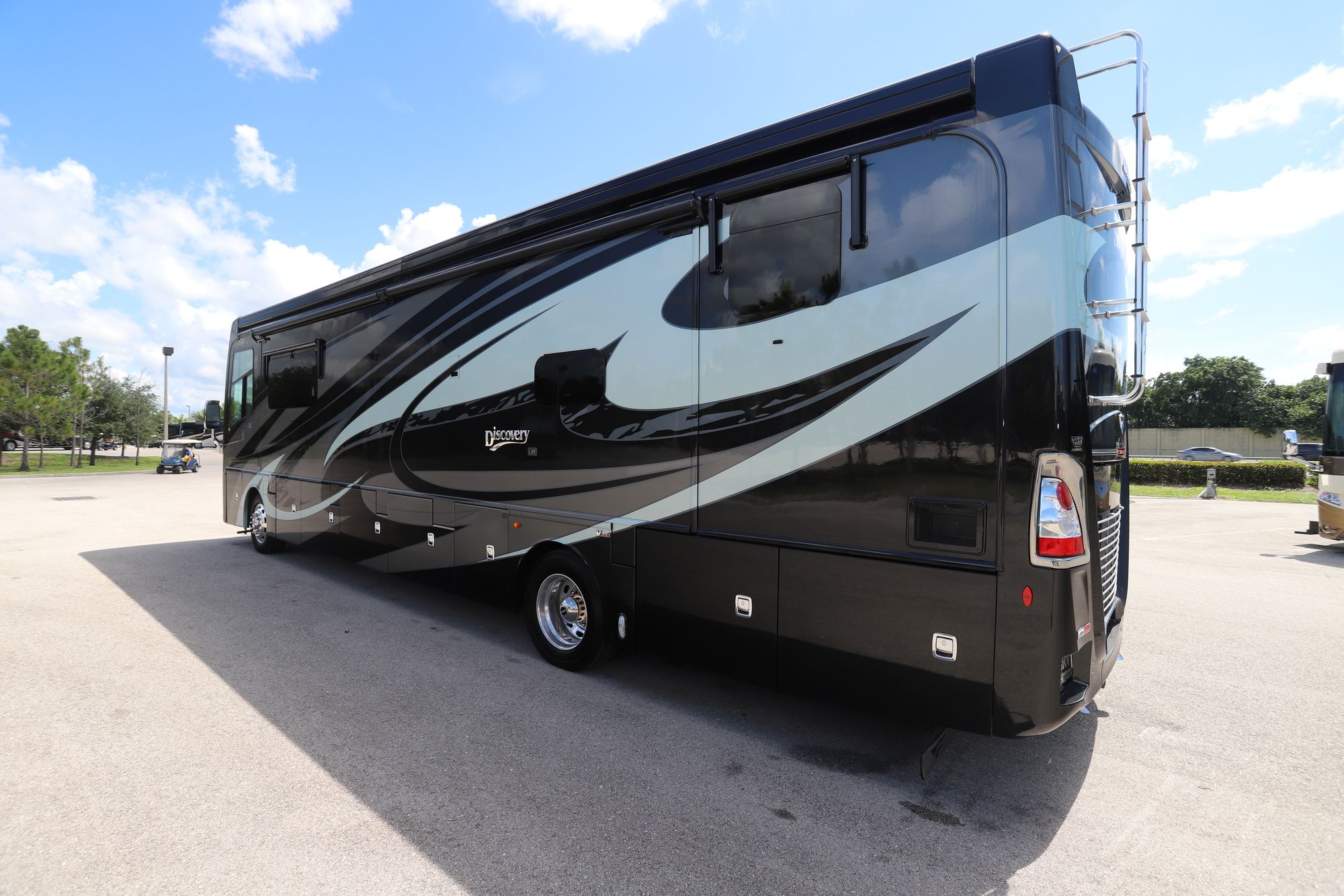 Used 2019 Fleetwood Discovery 40D Class A  For Sale