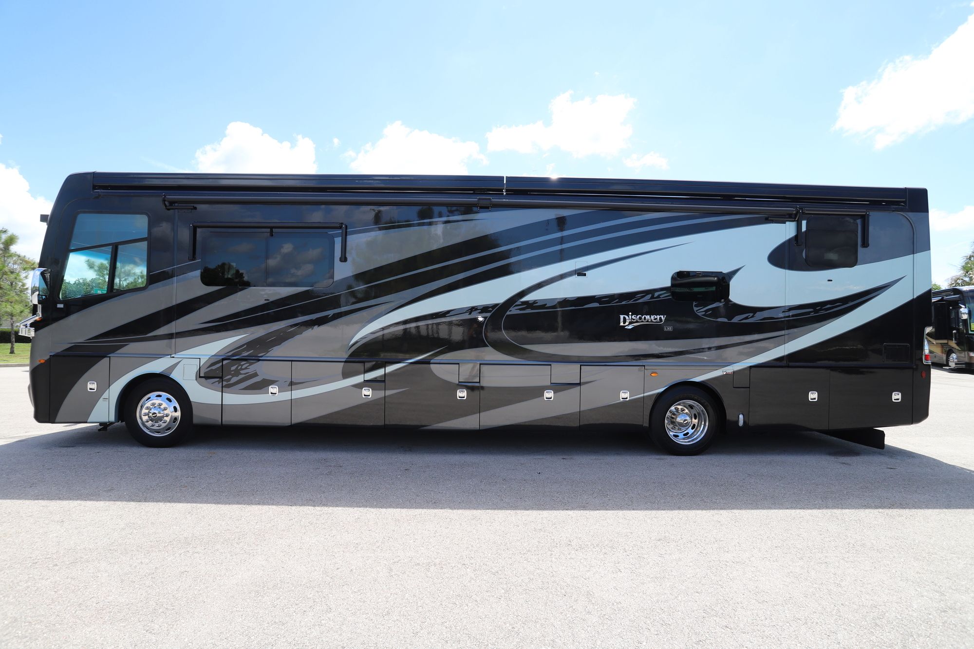 Used 2019 Fleetwood Discovery 40D Class A  For Sale