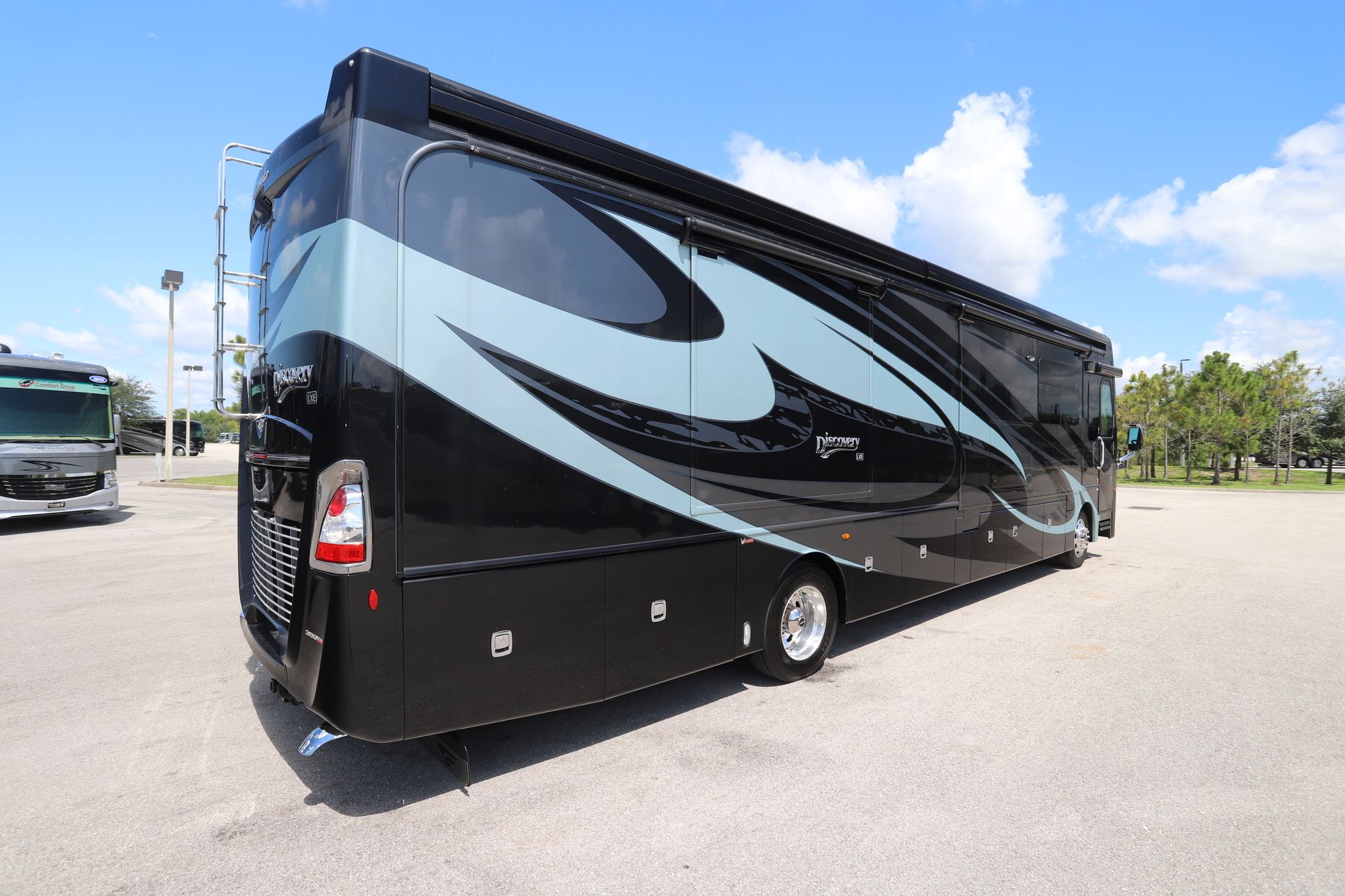 Used 2019 Fleetwood Discovery 40D Class A  For Sale