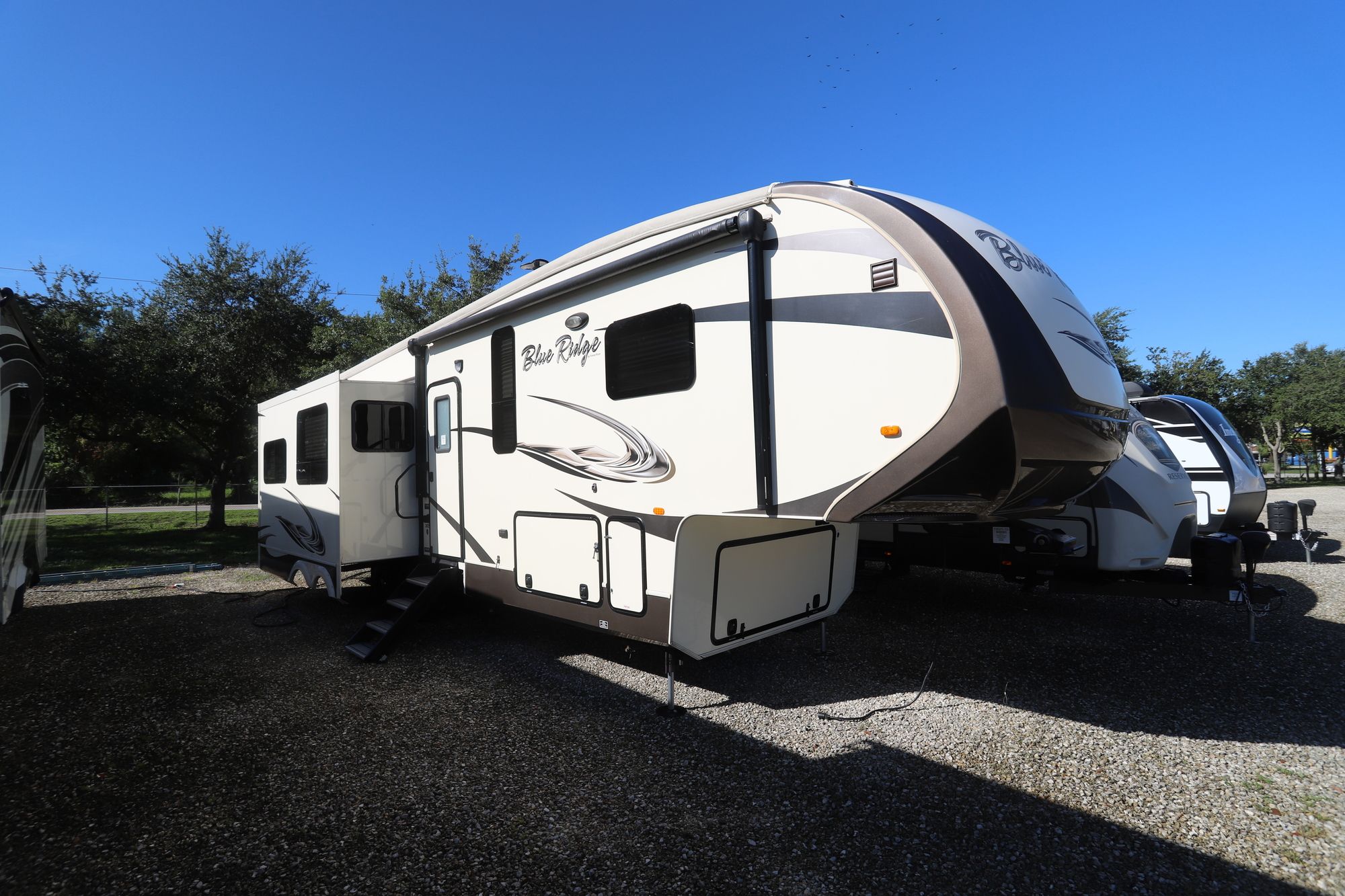 Used 2015 Forest River Blue Ridge 3025RL Fifth Wheel  For Sale