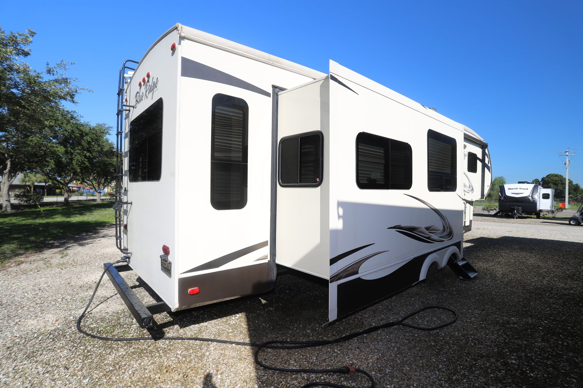 Used 2015 Forest River Blue Ridge 3025RL Fifth Wheel  For Sale