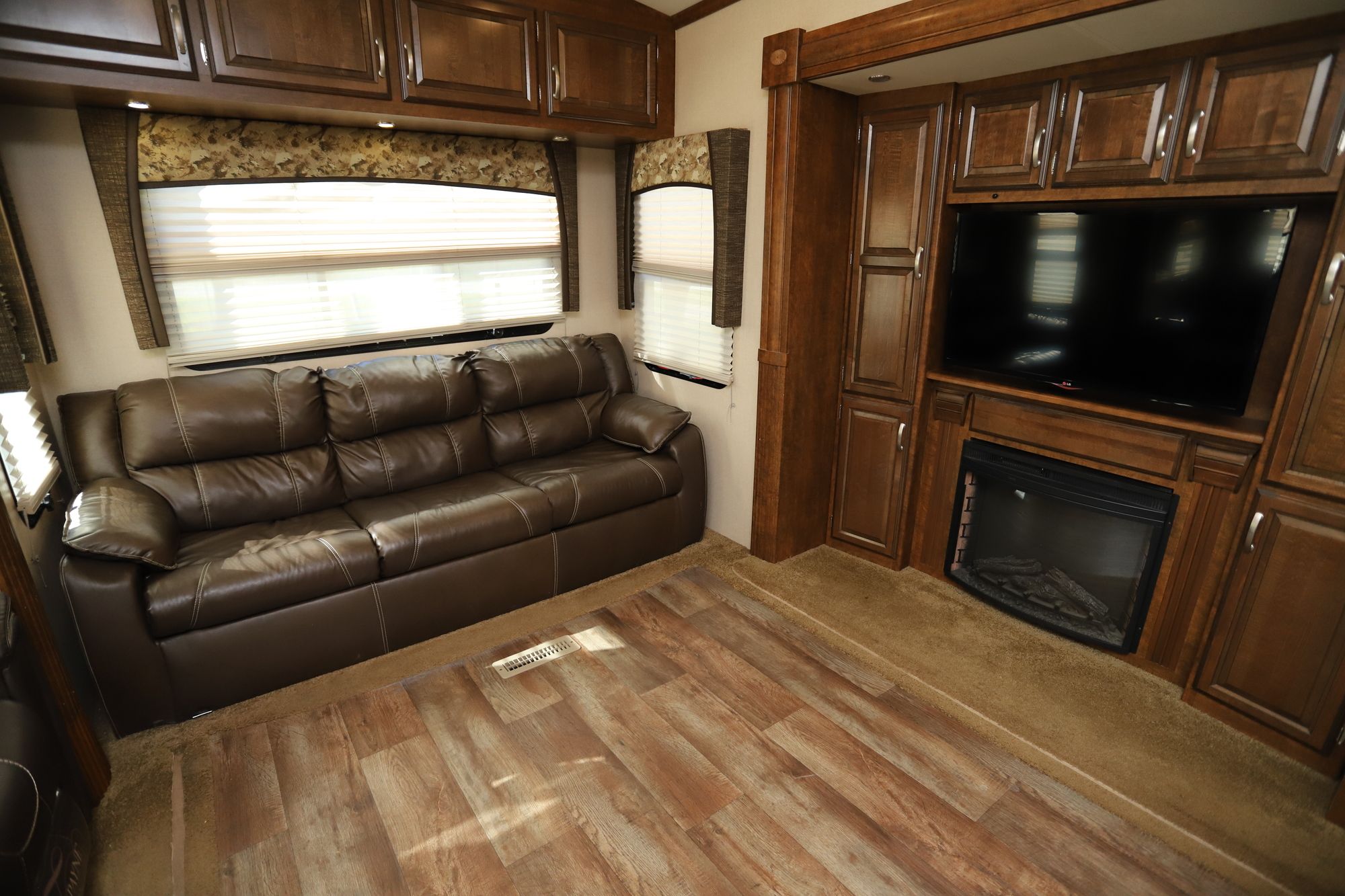 Used 2015 Forest River Blue Ridge 3025RL Fifth Wheel  For Sale