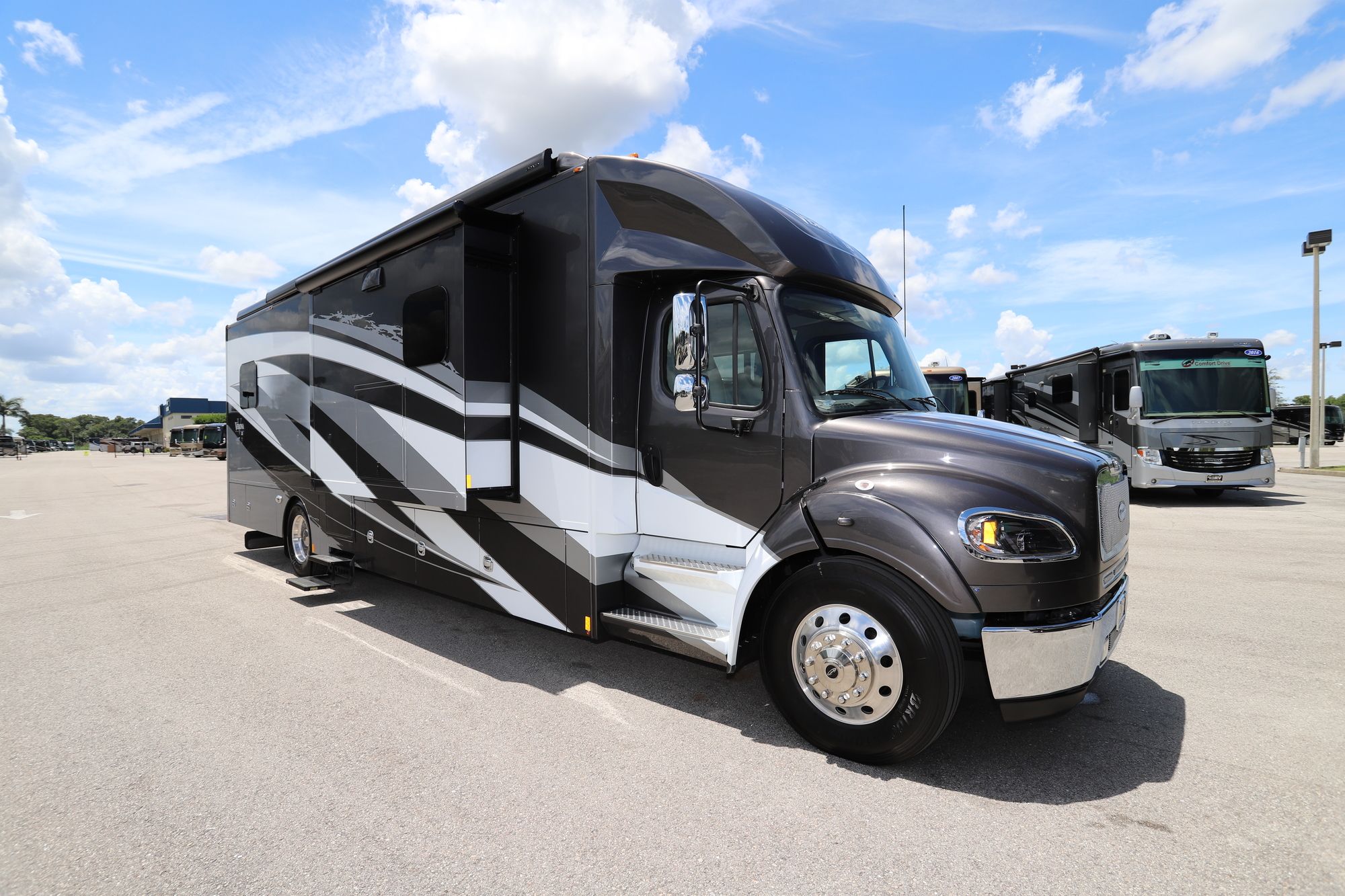 New 2021 Renegade Rv Verona Le 38LDG Super C  For Sale