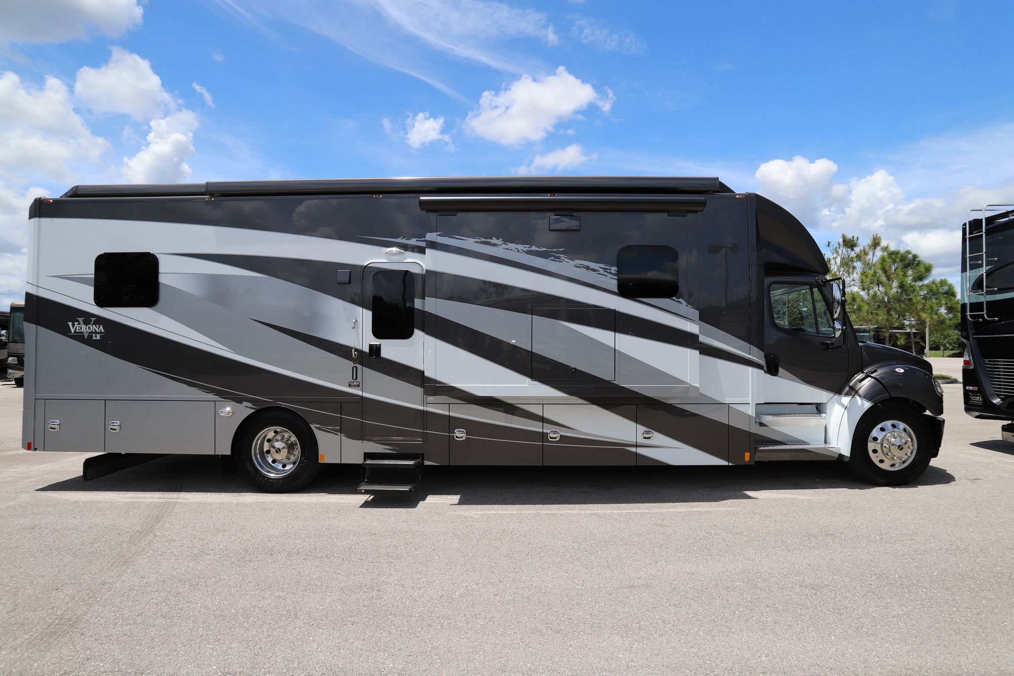 New 2021 Renegade Rv Verona Le 38LDG Super C  For Sale