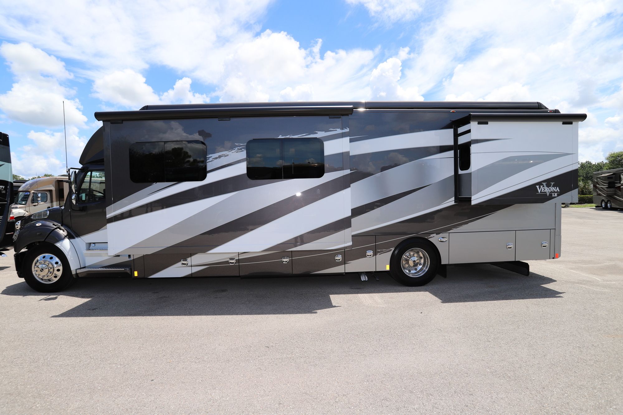 New 2021 Renegade Rv Verona Le 38LDG Super C  For Sale