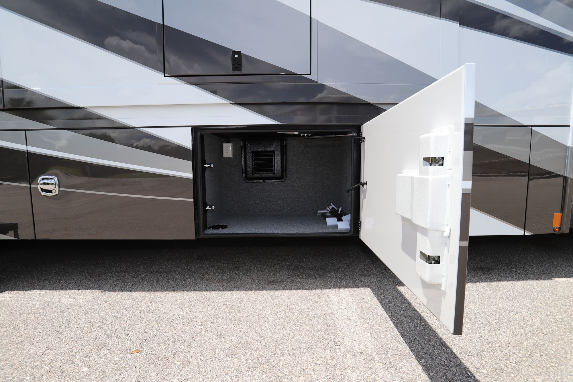 New 2021 Renegade Rv Verona Le 38LDG Super C  For Sale