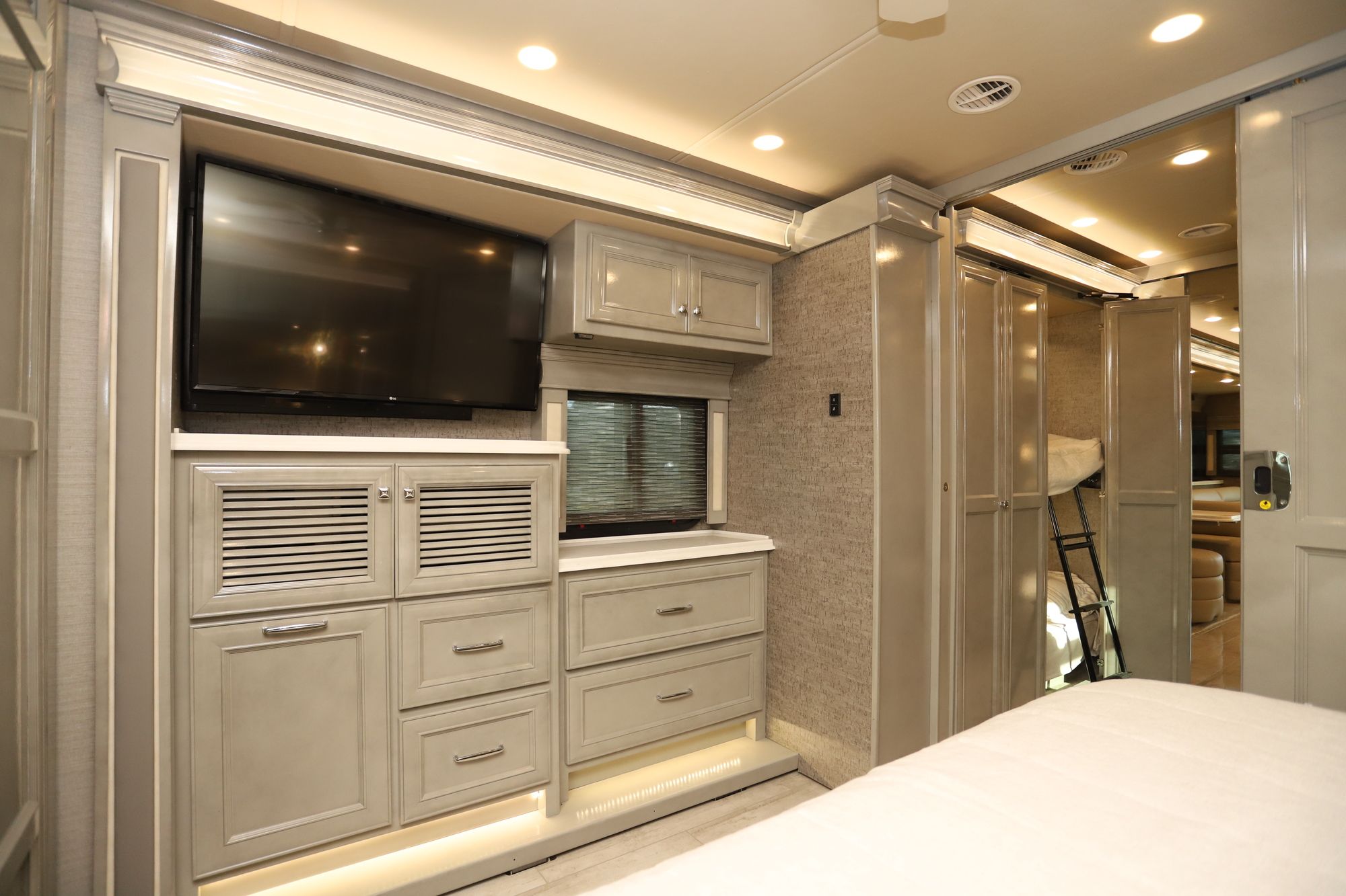 New 2021 Tiffin Motor Homes Phaeton 40QKH Class A  For Sale