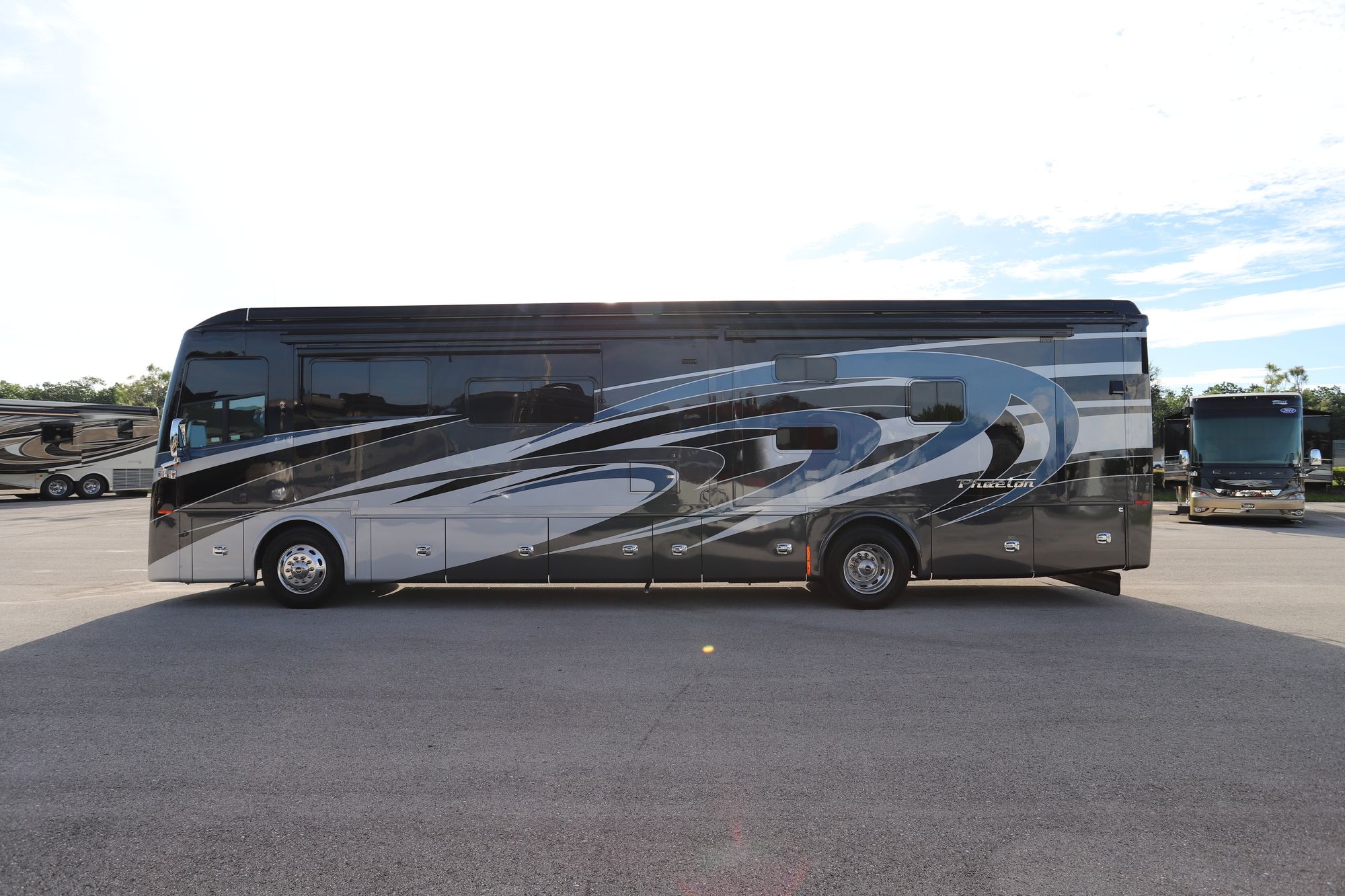 New 2021 Tiffin Motor Homes Phaeton 40QKH Class A  For Sale