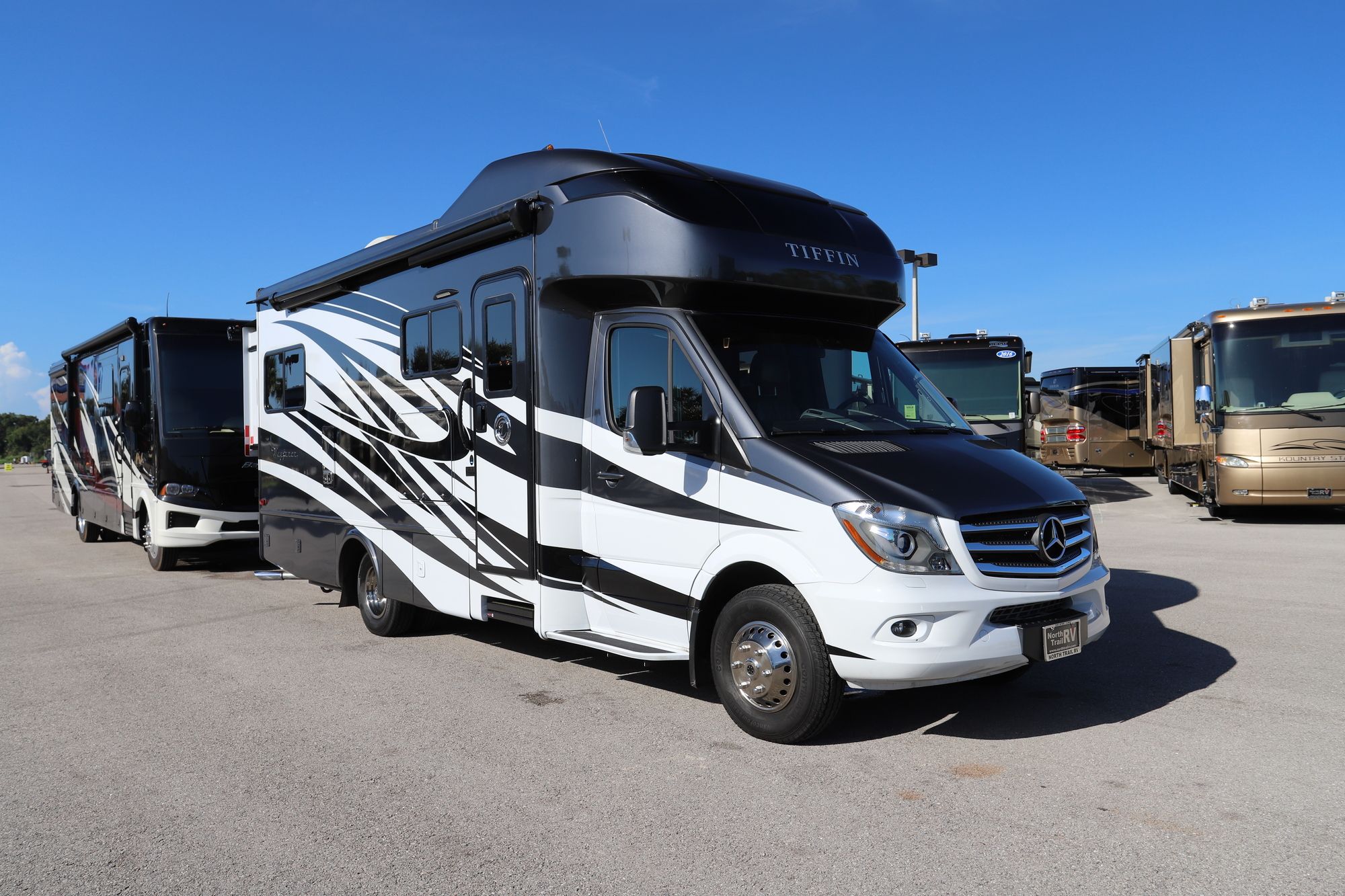 Used 2018 Tiffin Motor Homes Wayfarer 24BW Class C  For Sale