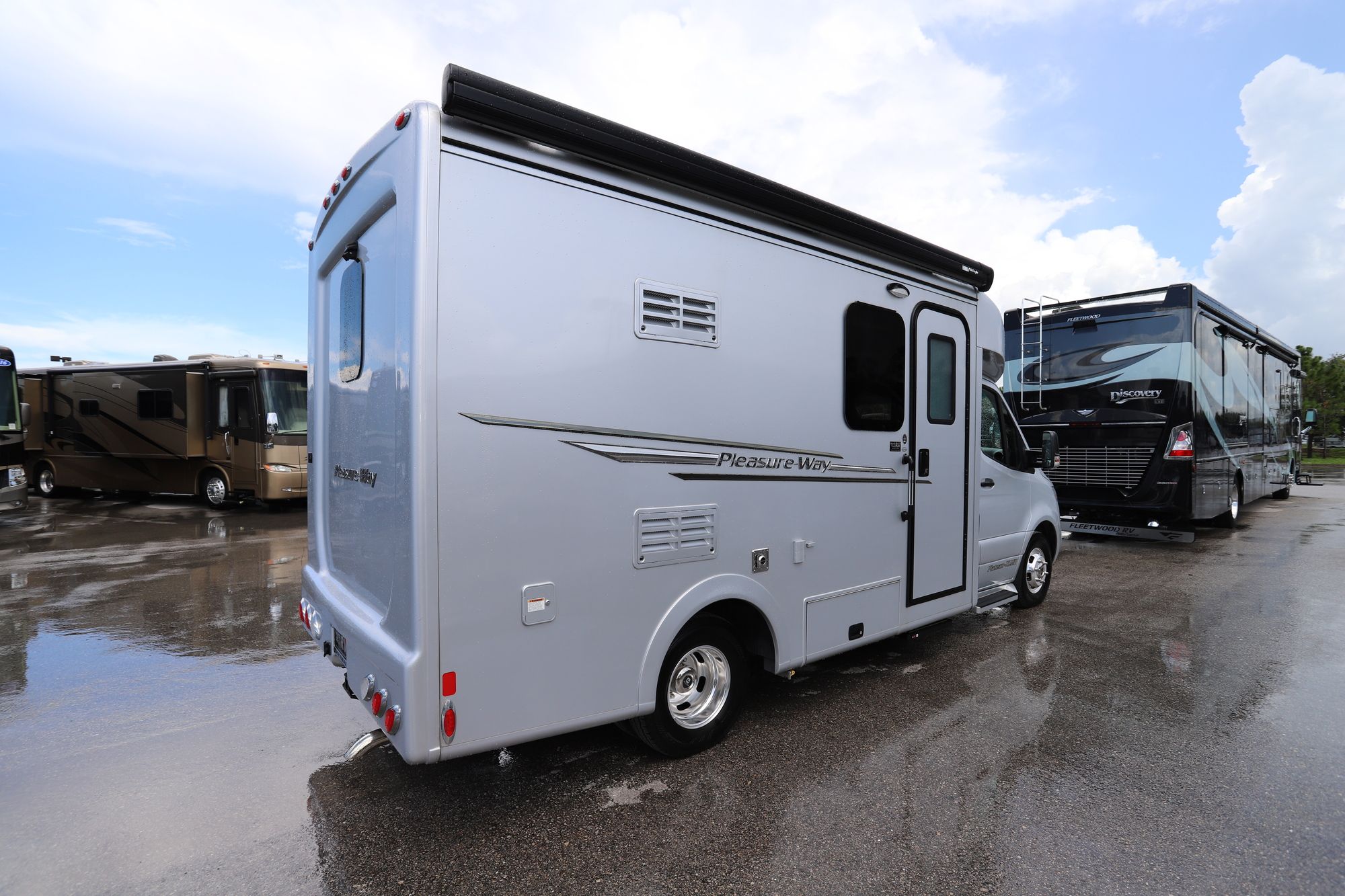 Used 2020 Pleasure-Way Plateau XLMB Class C  For Sale