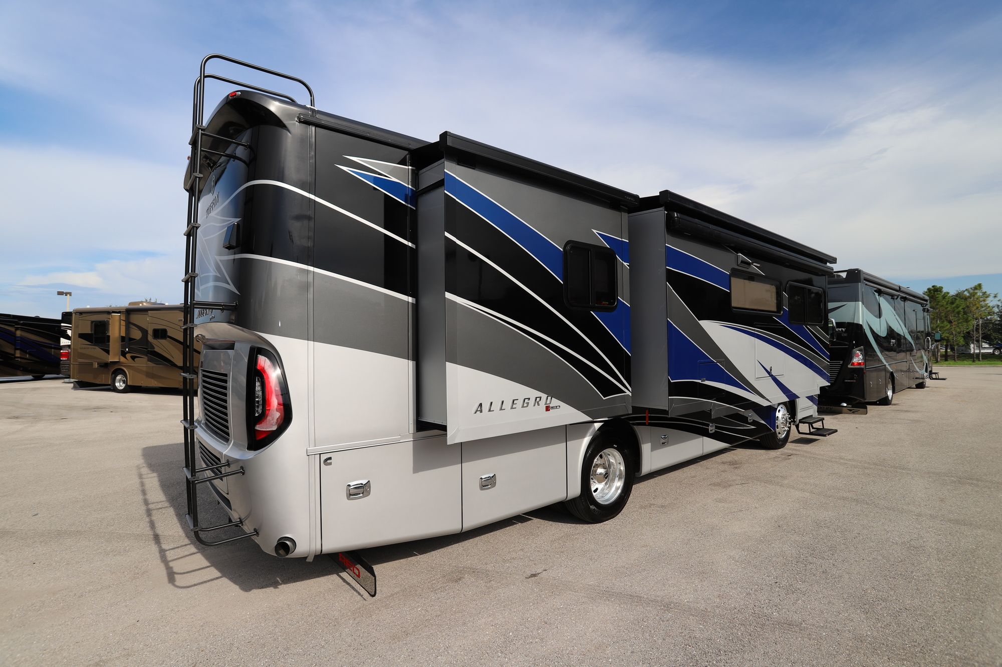 New 2021 Tiffin Motor Homes Allegro Red 33AA Class A  For Sale