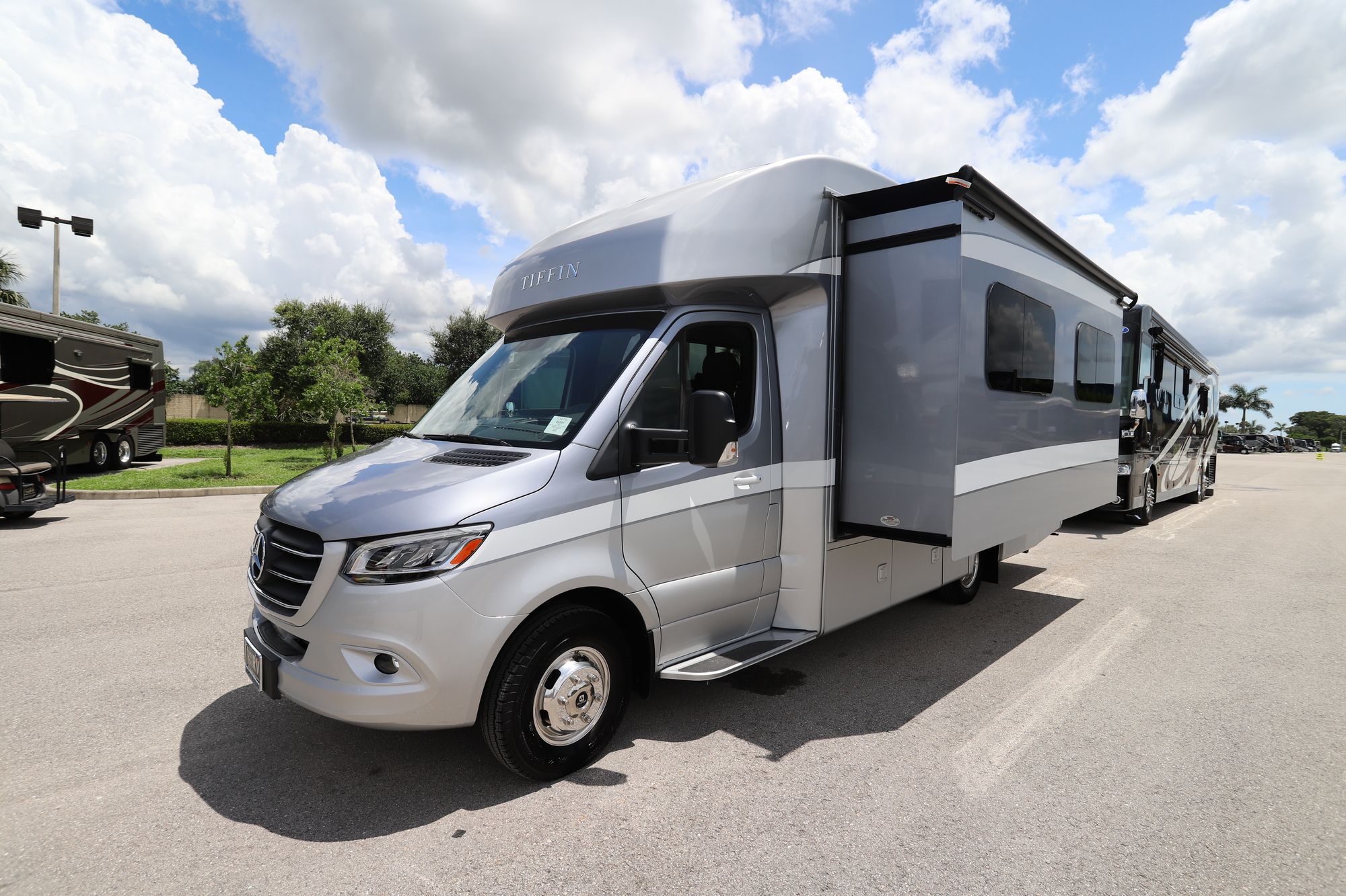 New 2021 Tiffin Motor Homes Wayfarer 25RW Class C  For Sale