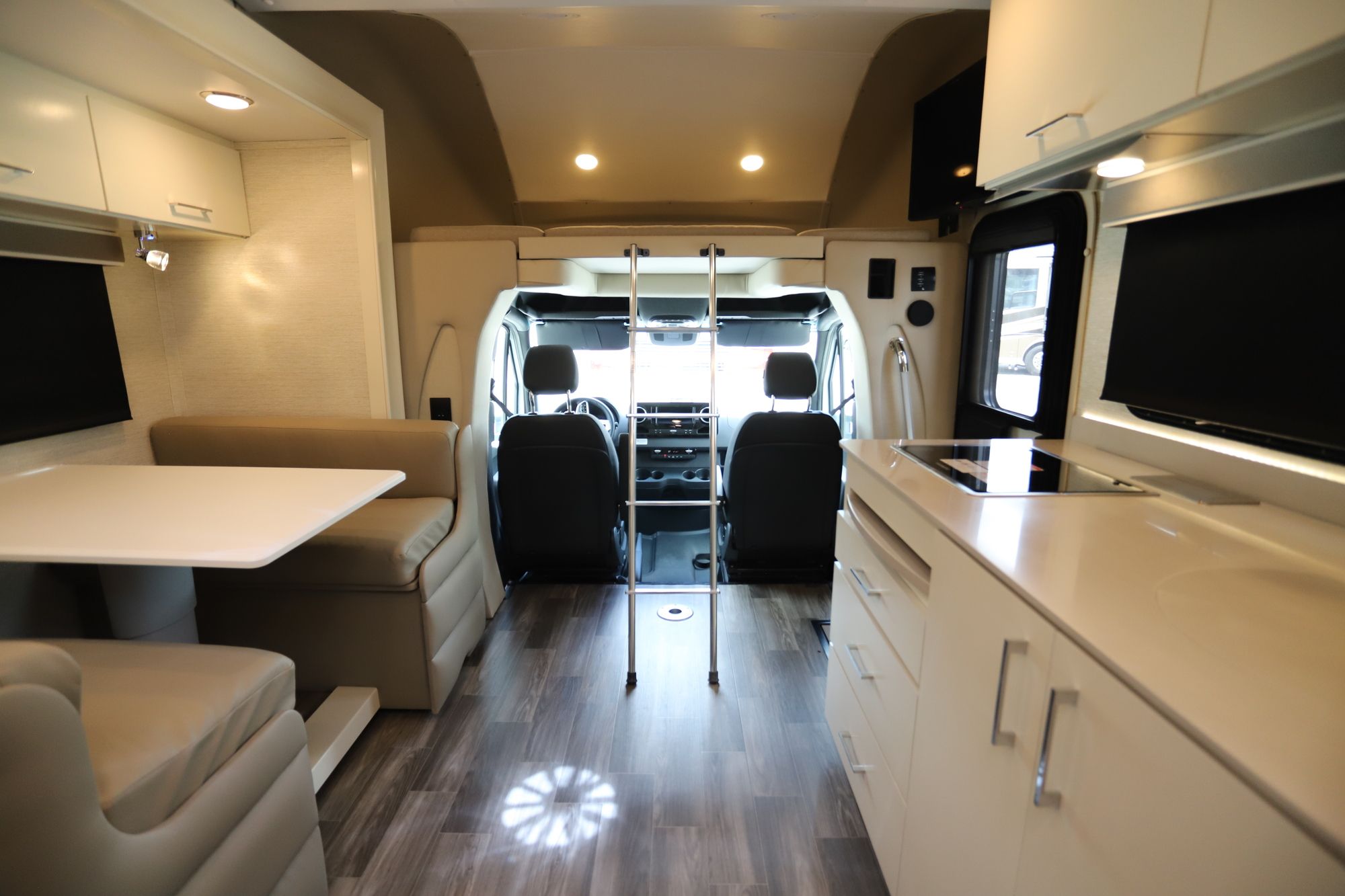 New 2021 Tiffin Motor Homes Wayfarer 25RW Class C  For Sale