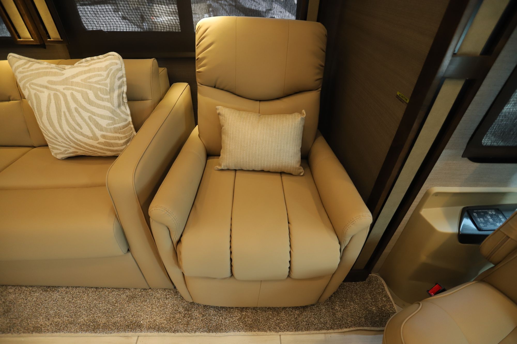 New 2021 Tiffin Motor Homes Allegro Red 33AA Class A  For Sale