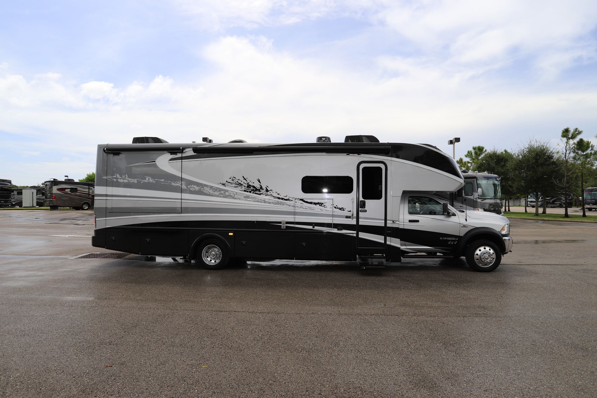 Used 2019 Dynamax Isata 5 36DSD 4X4 Class C  For Sale