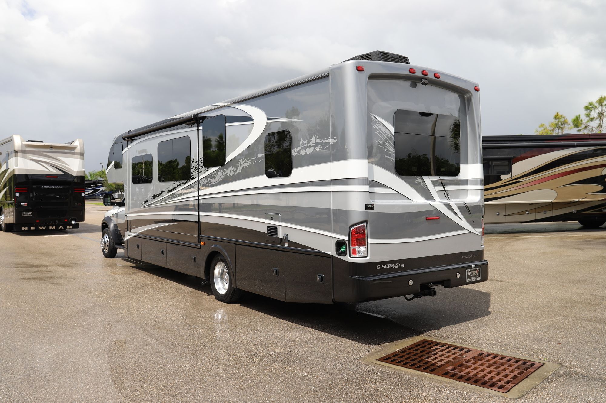 Used 2019 Dynamax Isata 5 36DSD 4X4 Class C  For Sale