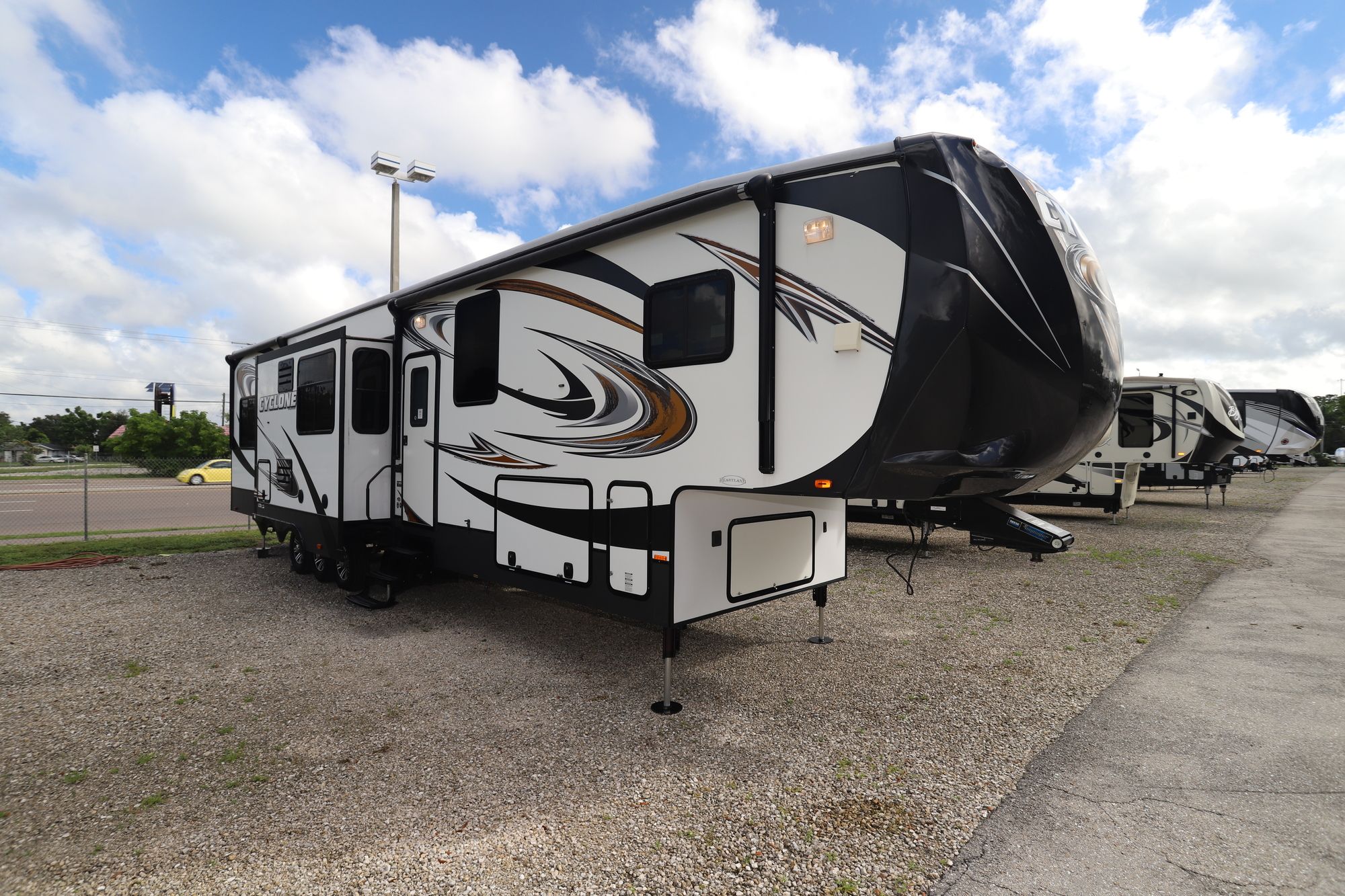 Used 2014 Heartland Rv Cyclone 4000 Fifth Wheel  For Sale