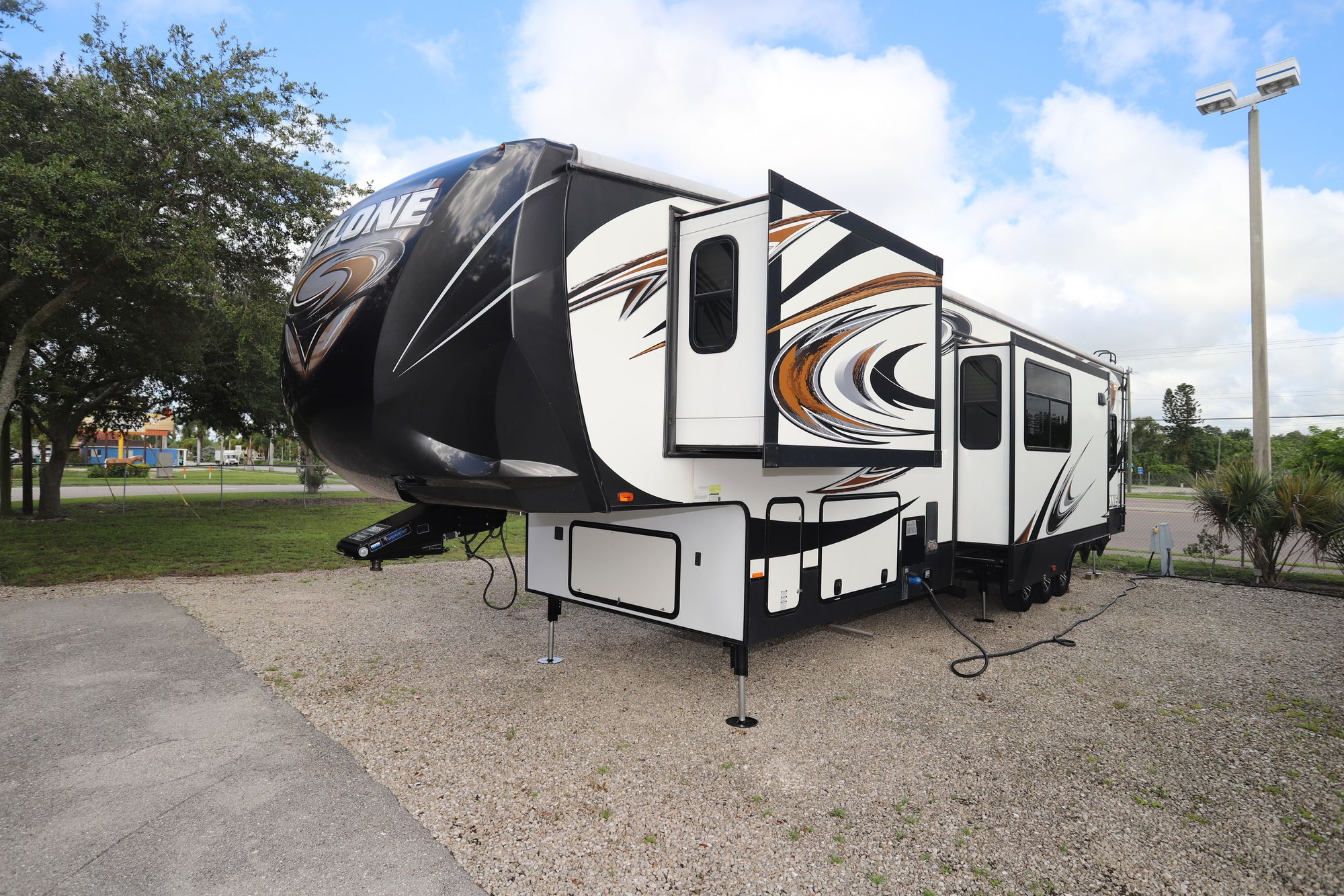 Used 2014 Heartland Rv Cyclone 4000 Fifth Wheel  For Sale