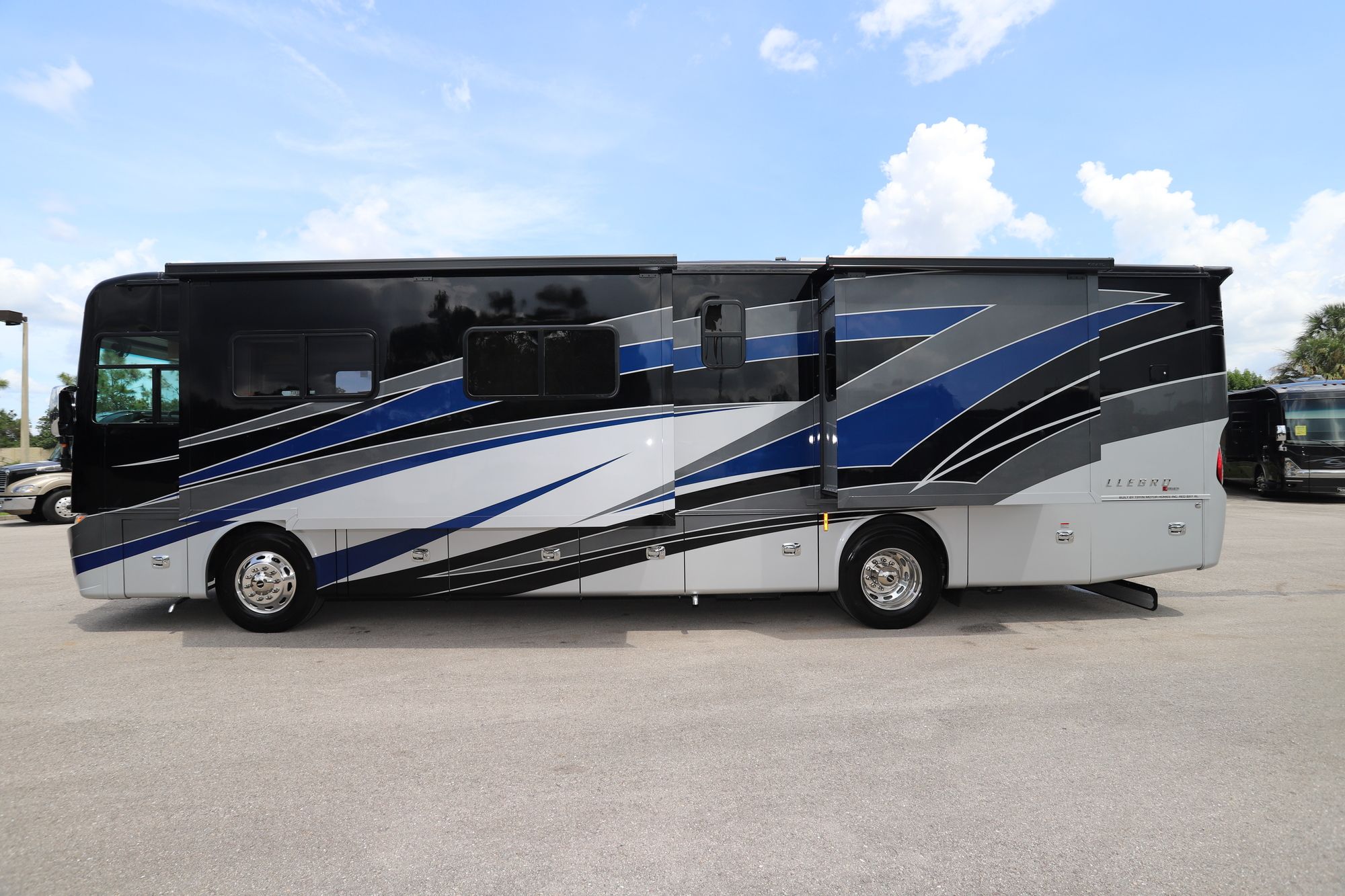 New 2021 Tiffin Motor Homes Allegro Red 37BA Class A  For Sale