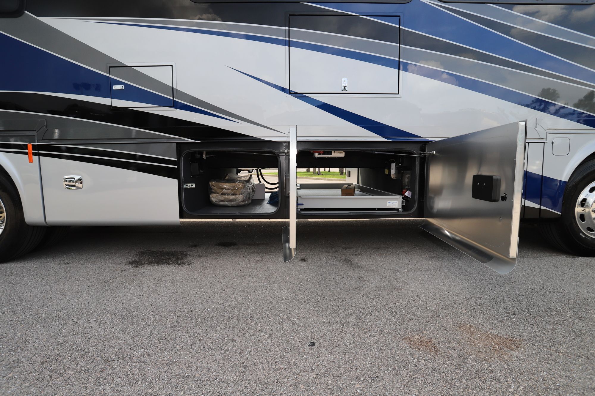 New 2021 Tiffin Motor Homes Allegro Red 37BA Class A  For Sale