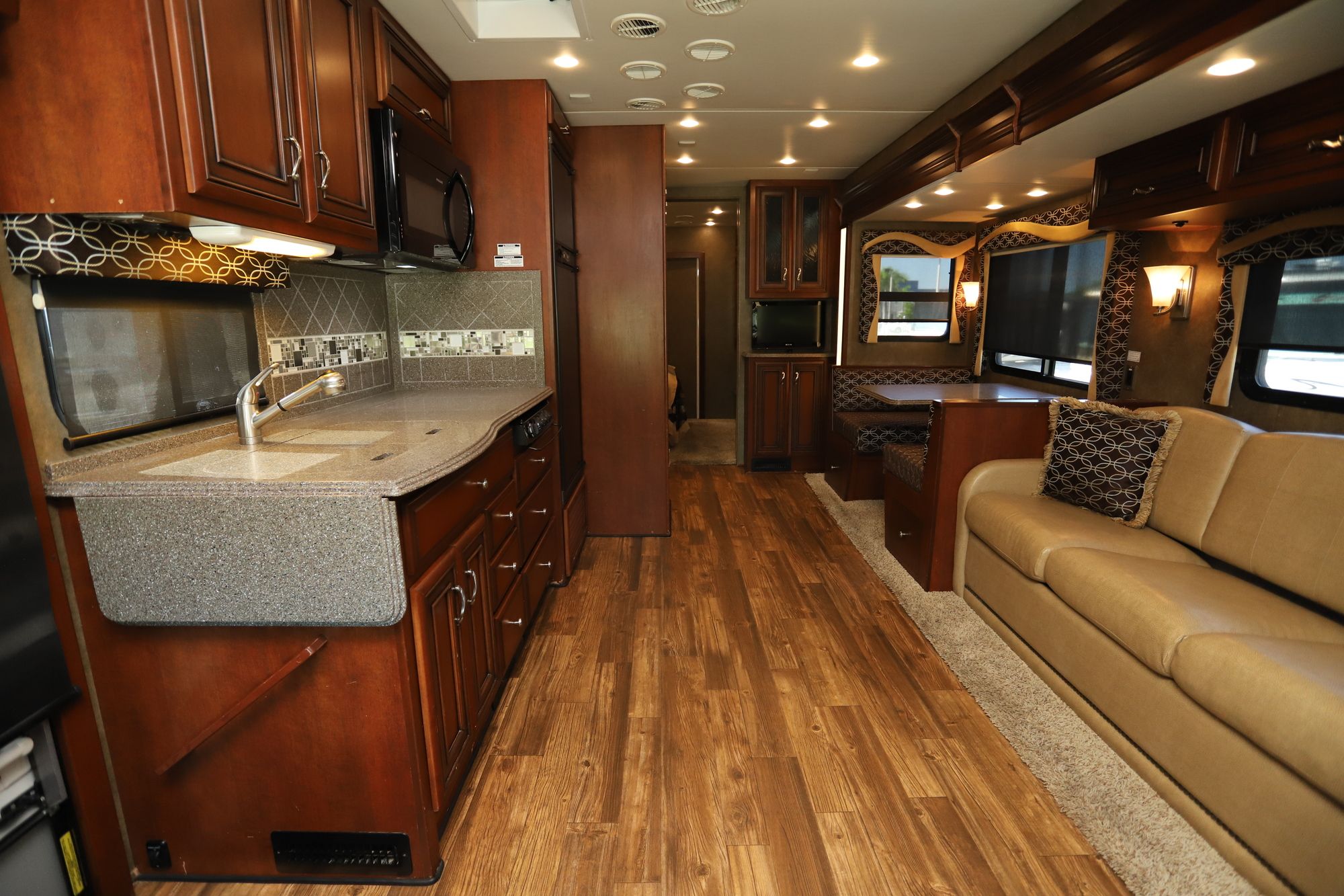 Used 2014 Newmar Canyon Star 3920 TOY HAULER Class A  For Sale