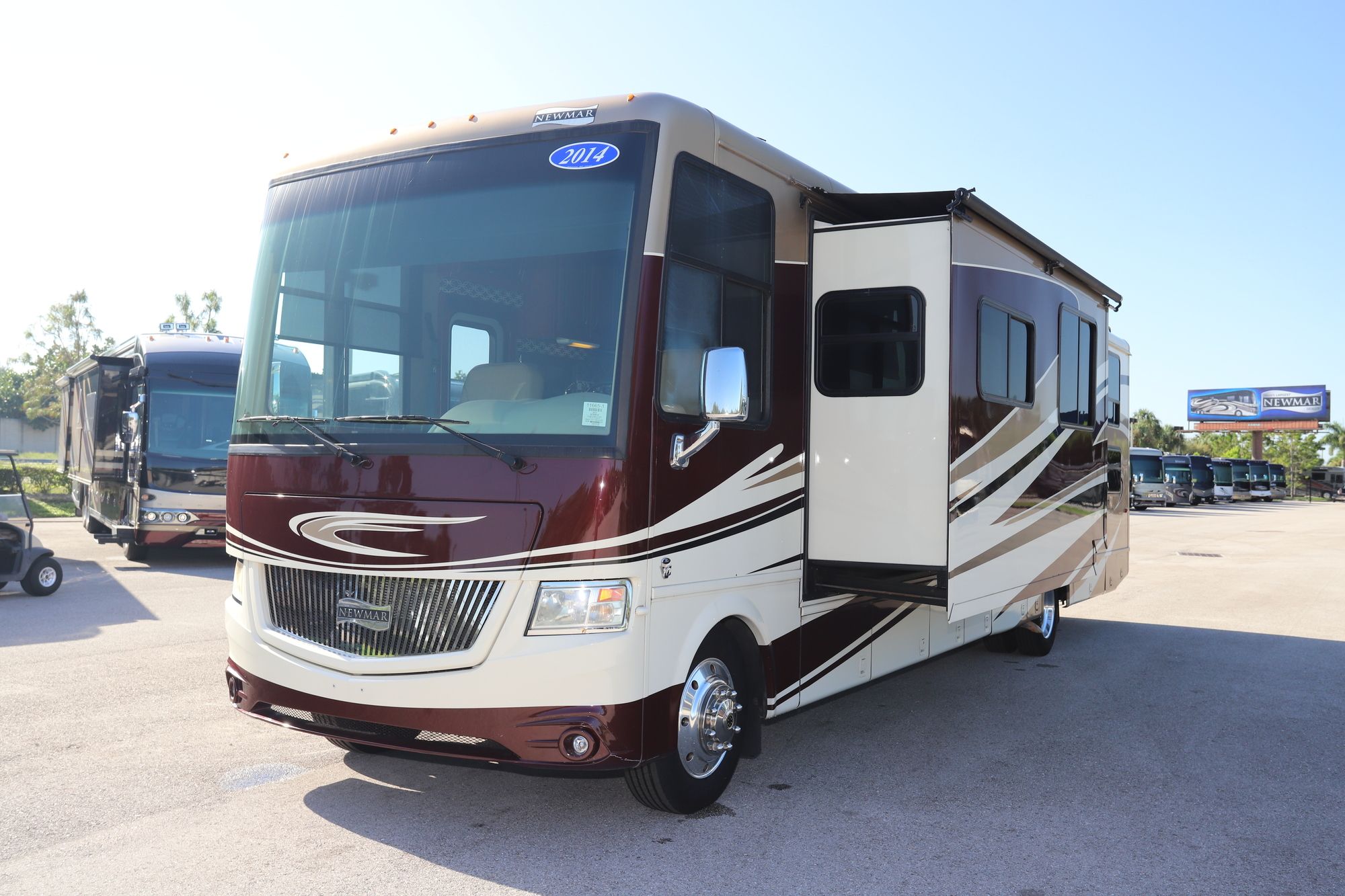 Used 2014 Newmar Canyon Star 3920 TOY HAULER Class A  For Sale