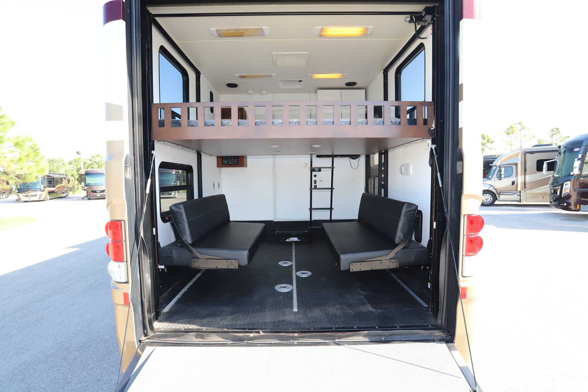 Used 2014 Newmar Canyon Star 3920 TOY HAULER Class A  For Sale