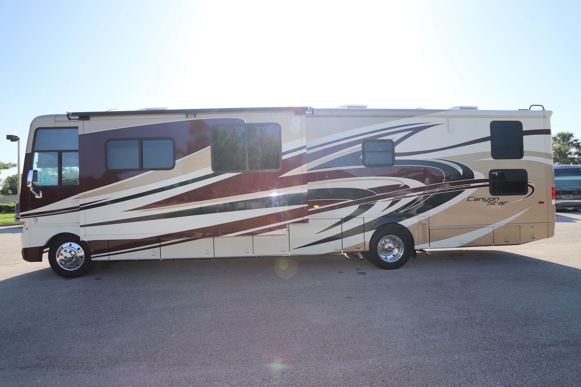 Used 2014 Newmar Canyon Star 3920 TOY HAULER Class A  For Sale