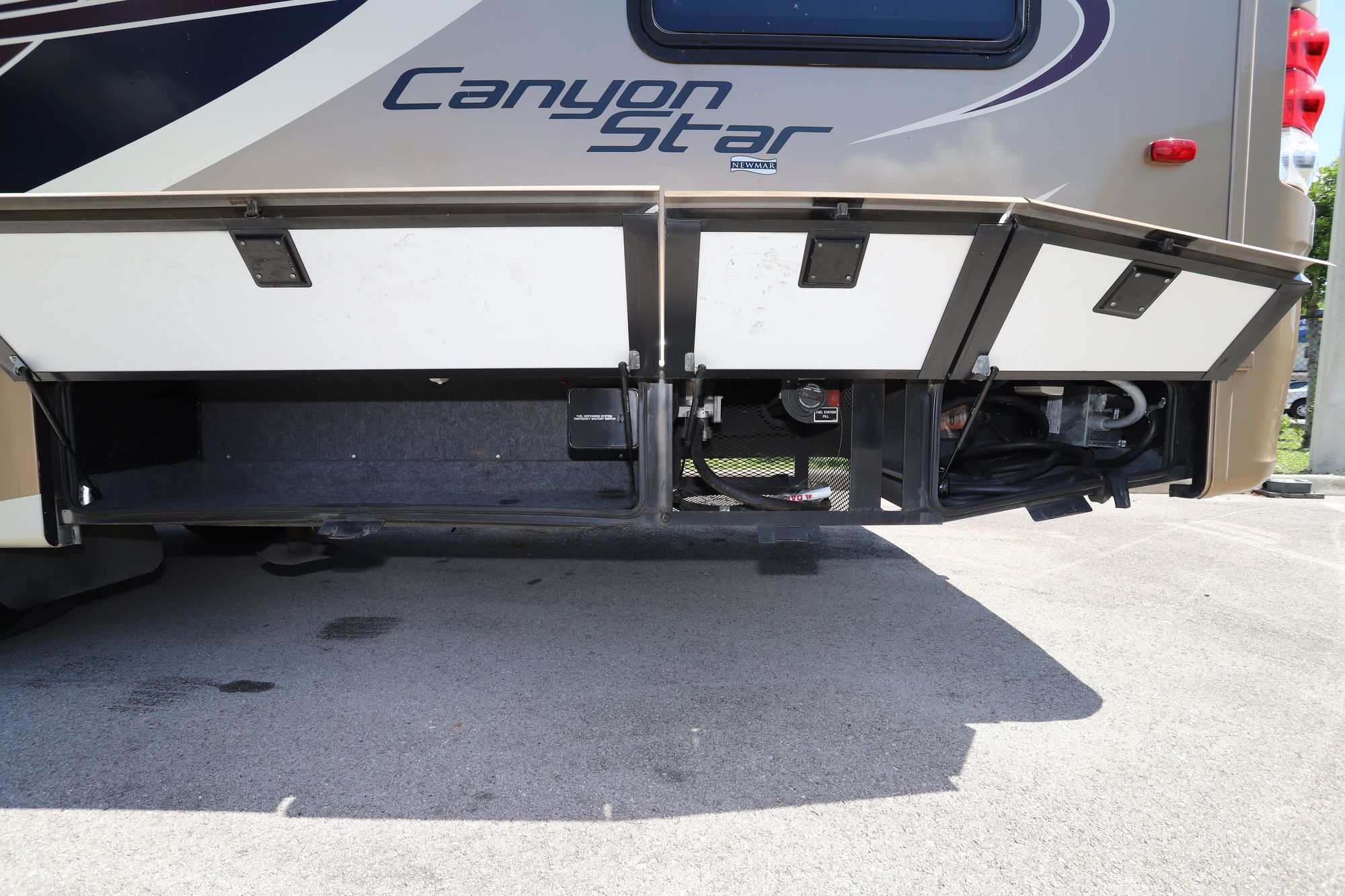 Used 2014 Newmar Canyon Star 3920 TOY HAULER Class A  For Sale