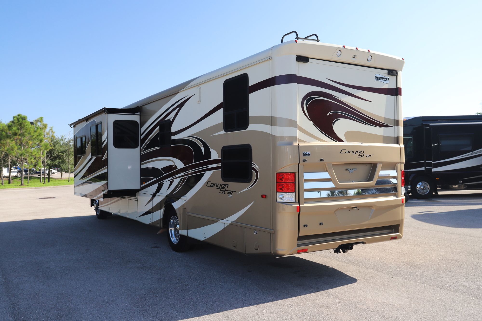 Used 2014 Newmar Canyon Star 3920 TOY HAULER Class A  For Sale