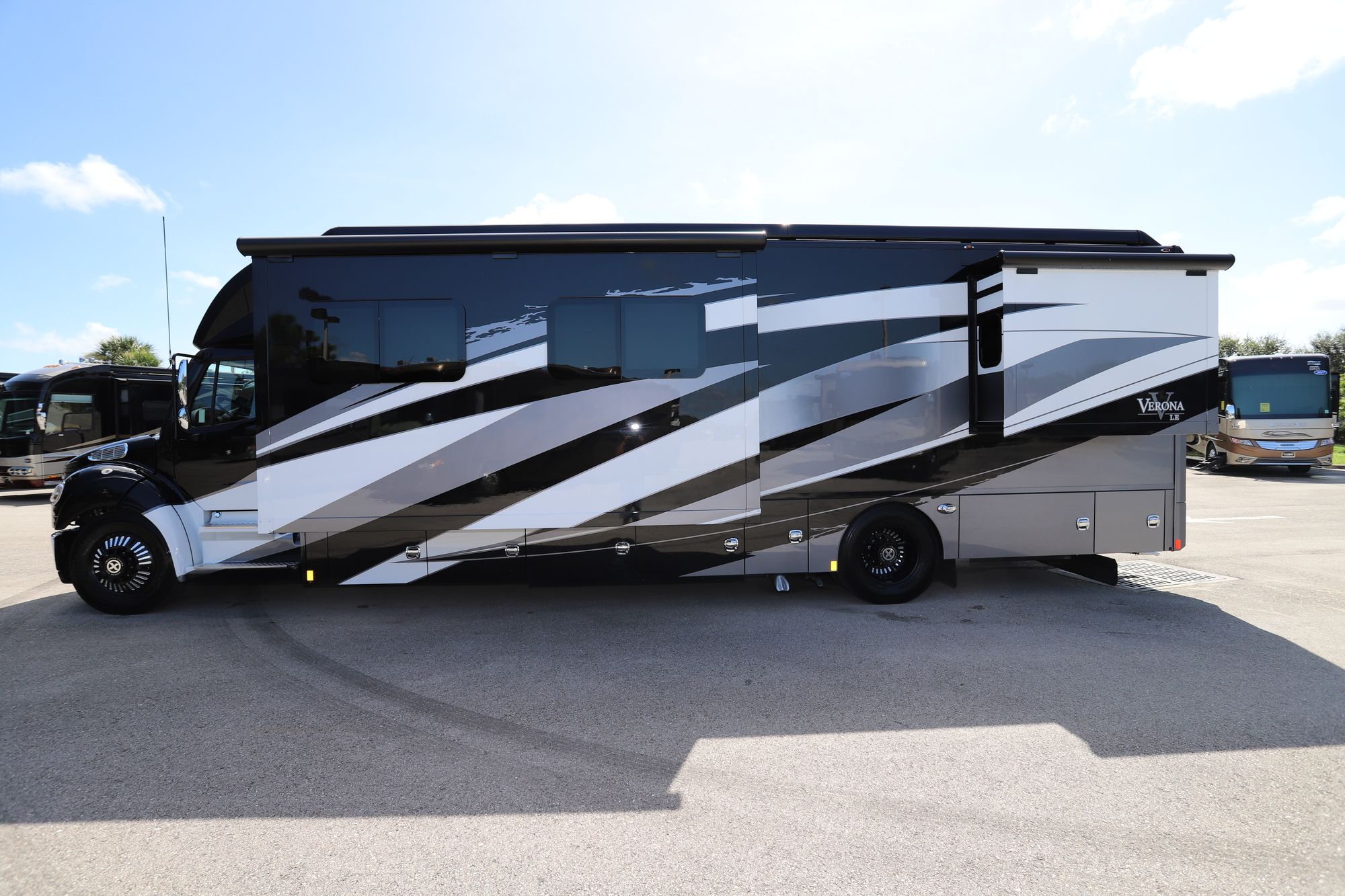 New 2021 Renegade Rv Verona Le 38LDG Super C  For Sale