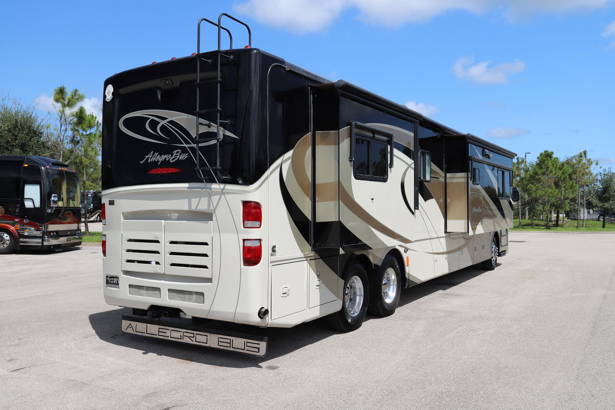 Used 2009 Tiffin Motor Homes Allegro Bus 43QRP Class A  For Sale