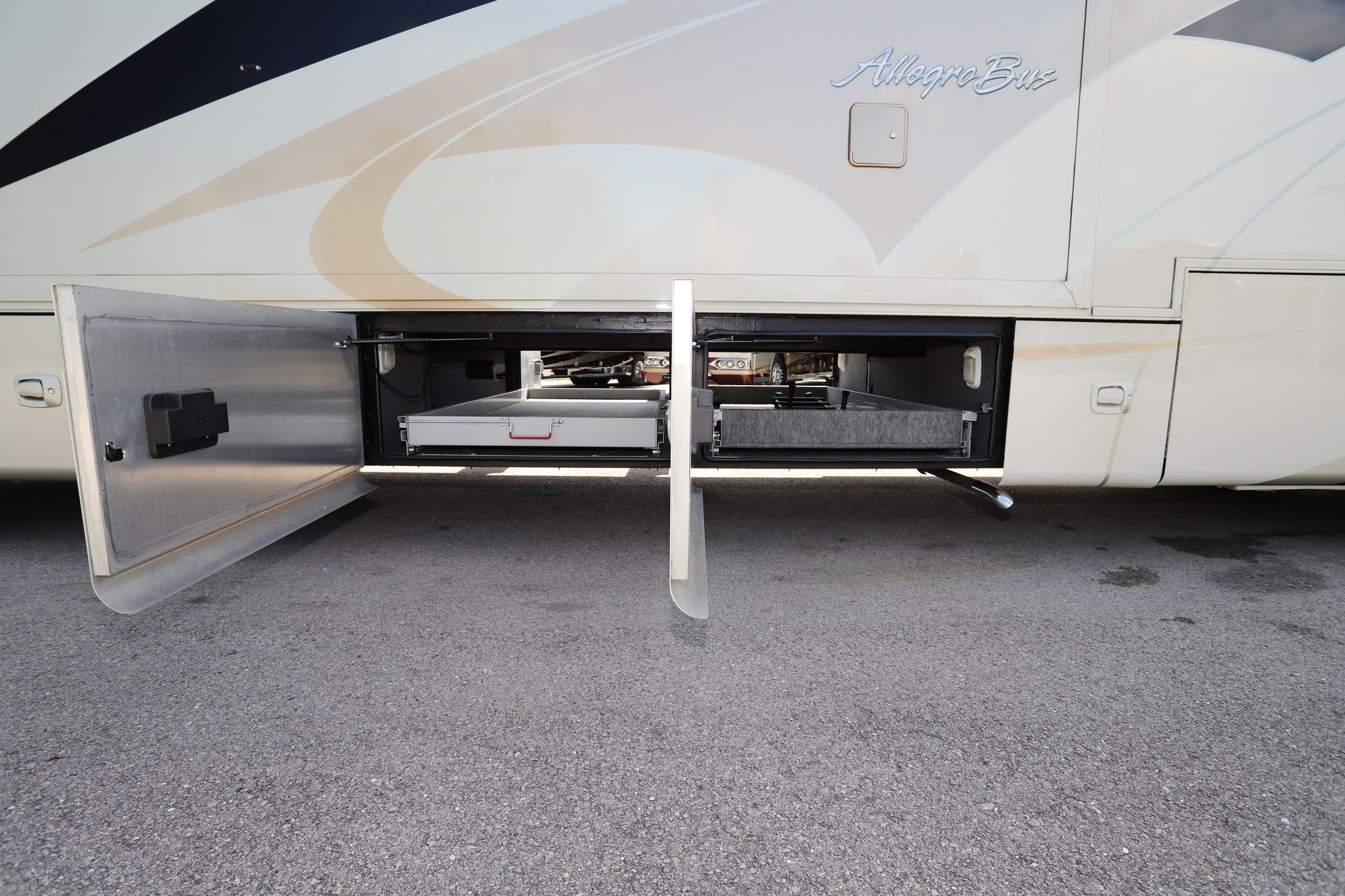 Used 2009 Tiffin Motor Homes Allegro Bus 43QRP Class A  For Sale