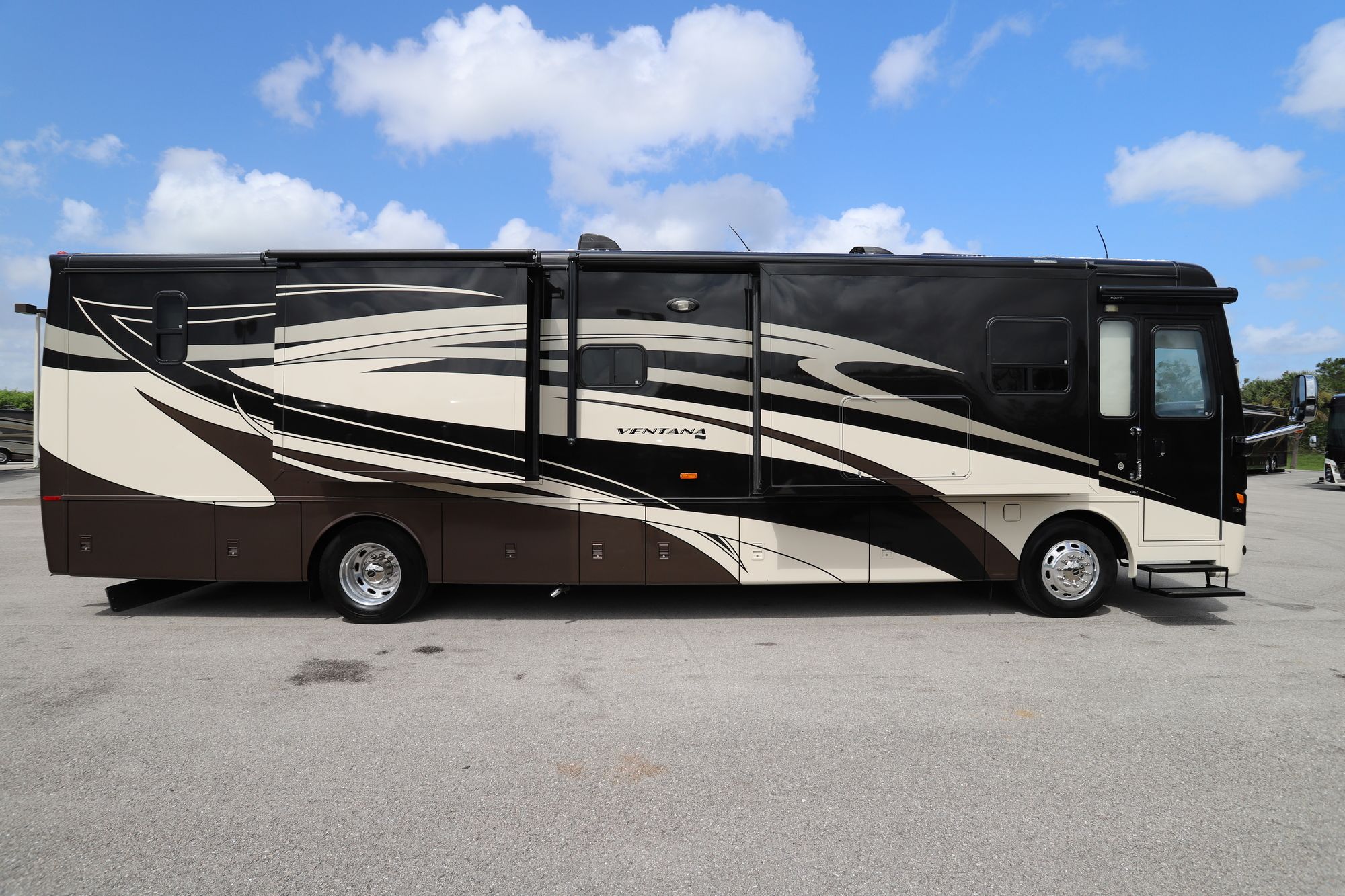 Used 2011 Newmar Ventana 3962 Class A  For Sale