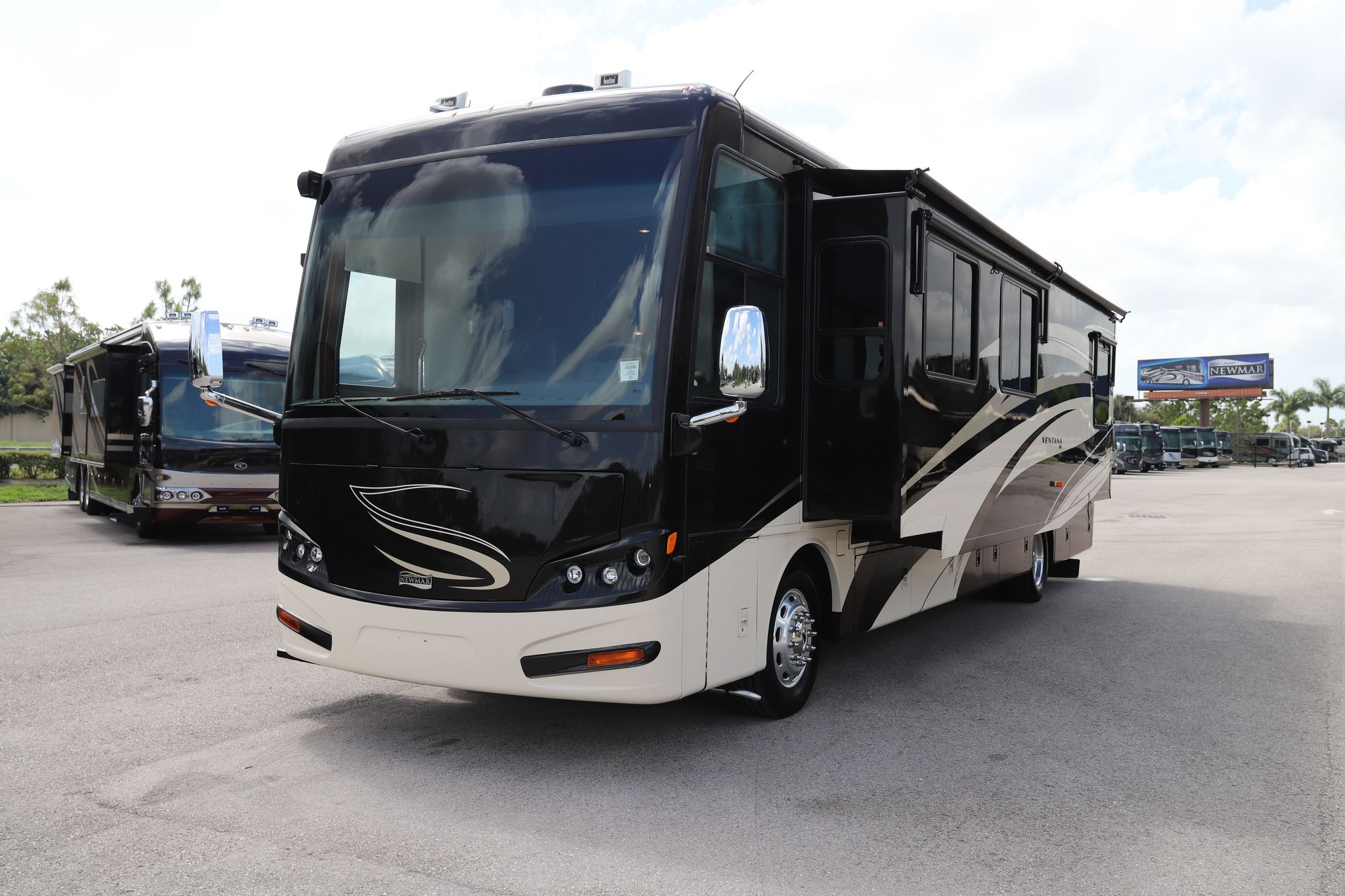 Used 2011 Newmar Ventana 3962 Class A  For Sale