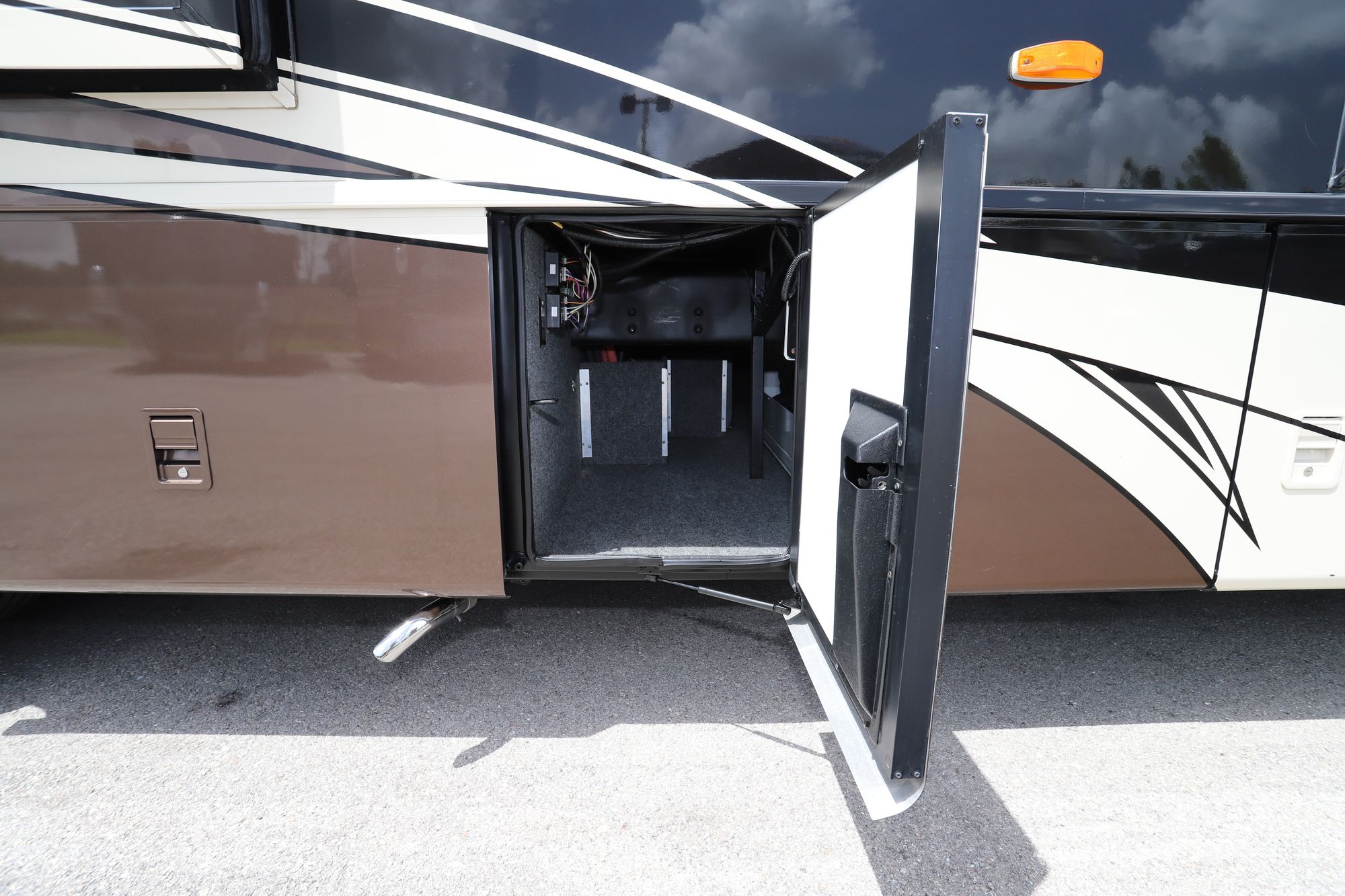 Used 2011 Newmar Ventana 3962 Class A  For Sale
