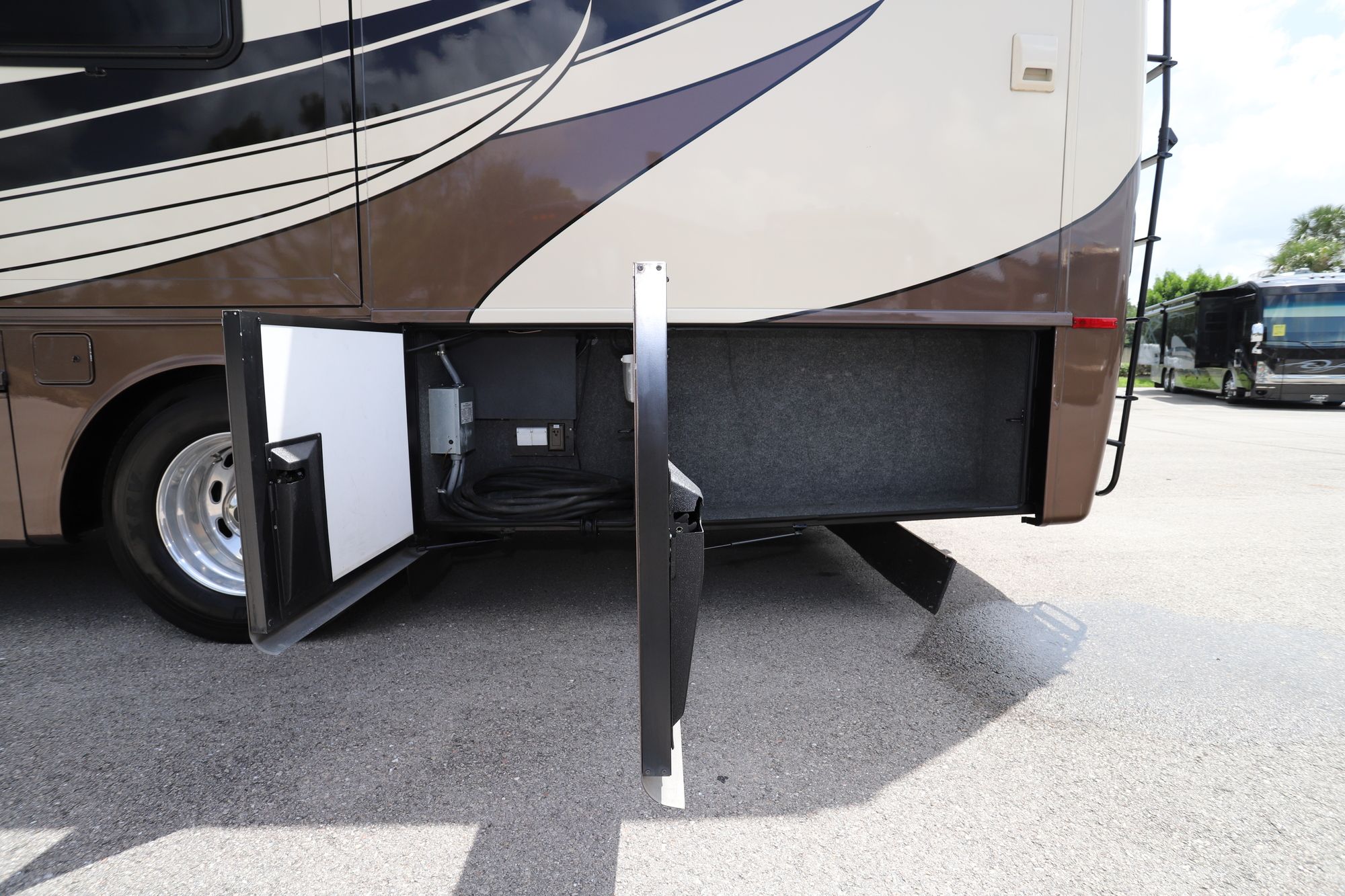 Used 2011 Newmar Ventana 3962 Class A  For Sale