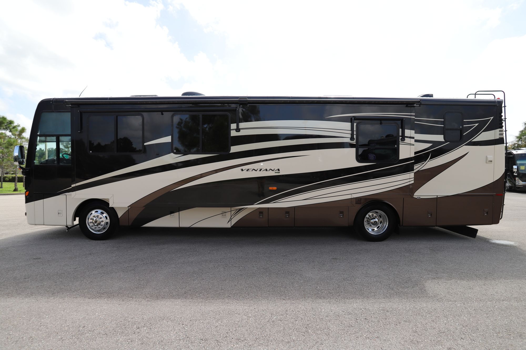 Used 2011 Newmar Ventana 3962 Class A  For Sale