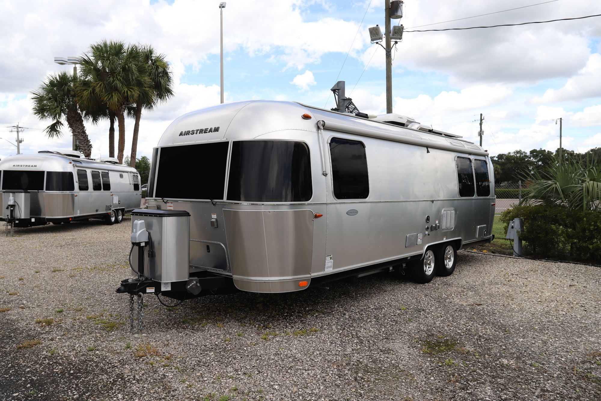 Used 2017 Airstream Flying Cloud 27FB Travel Trailer  For Sale