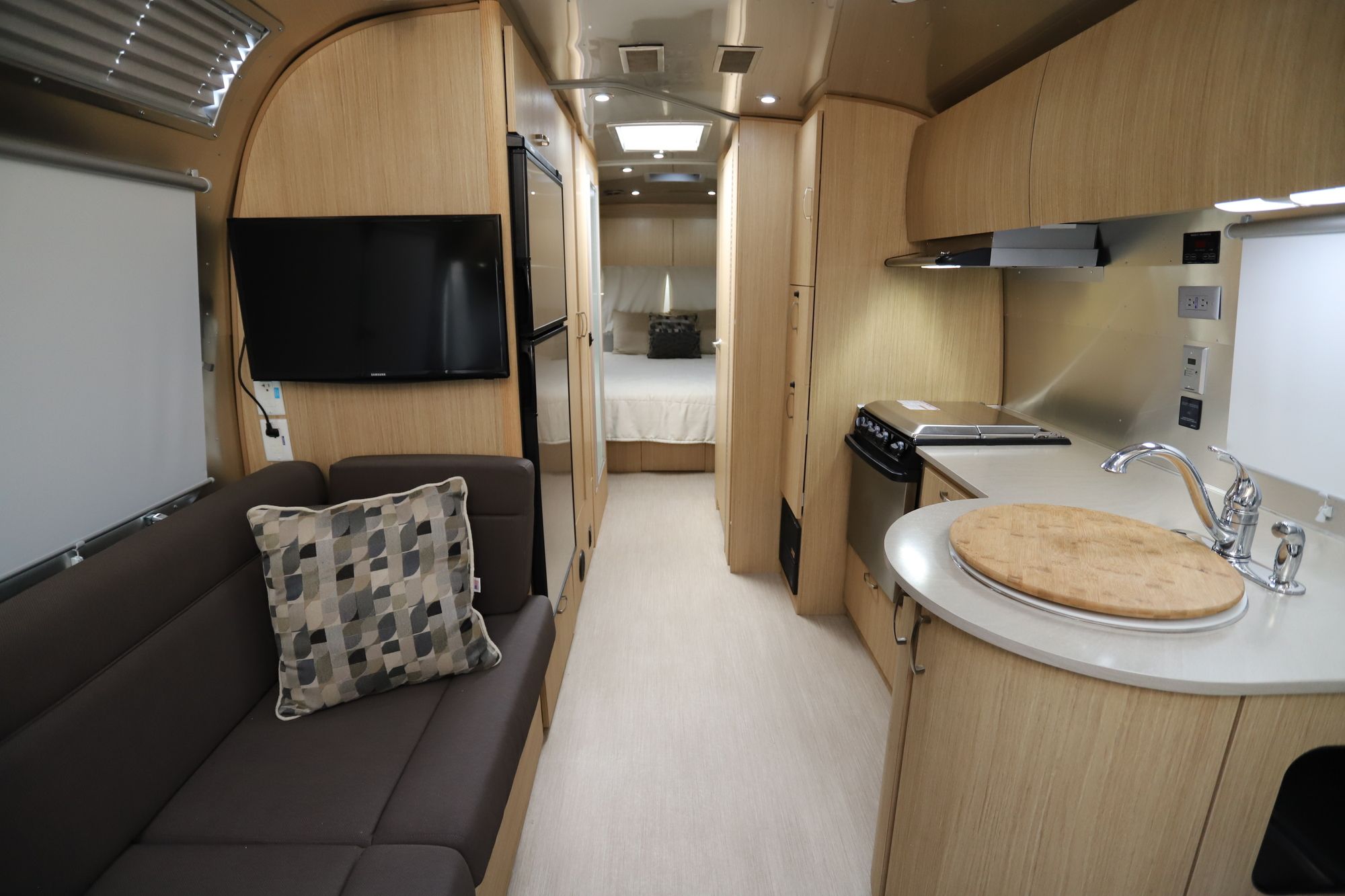 Used 2017 Airstream Flying Cloud 27FB Travel Trailer  For Sale