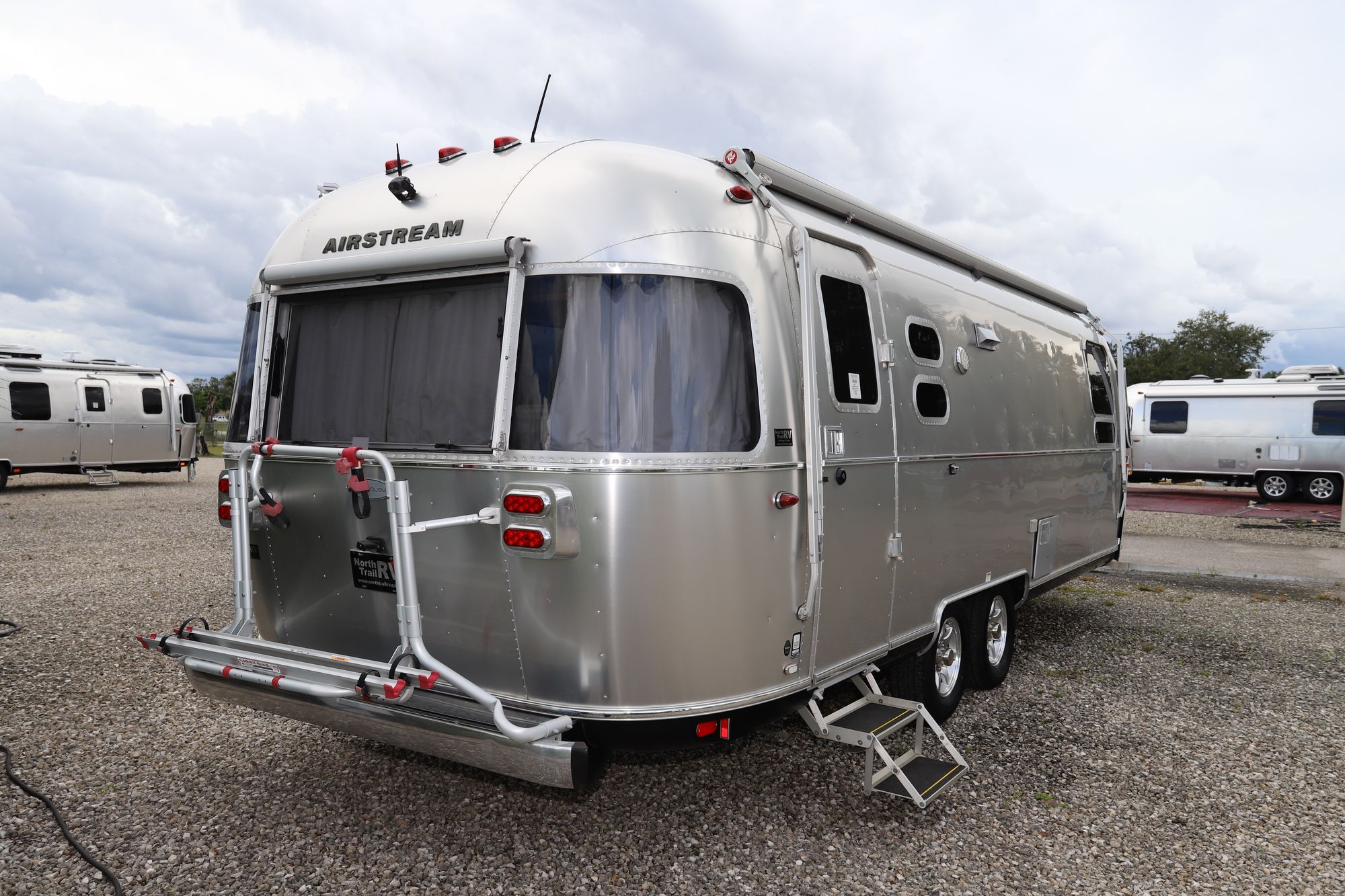 Used 2017 Airstream Flying Cloud 27FB Travel Trailer  For Sale